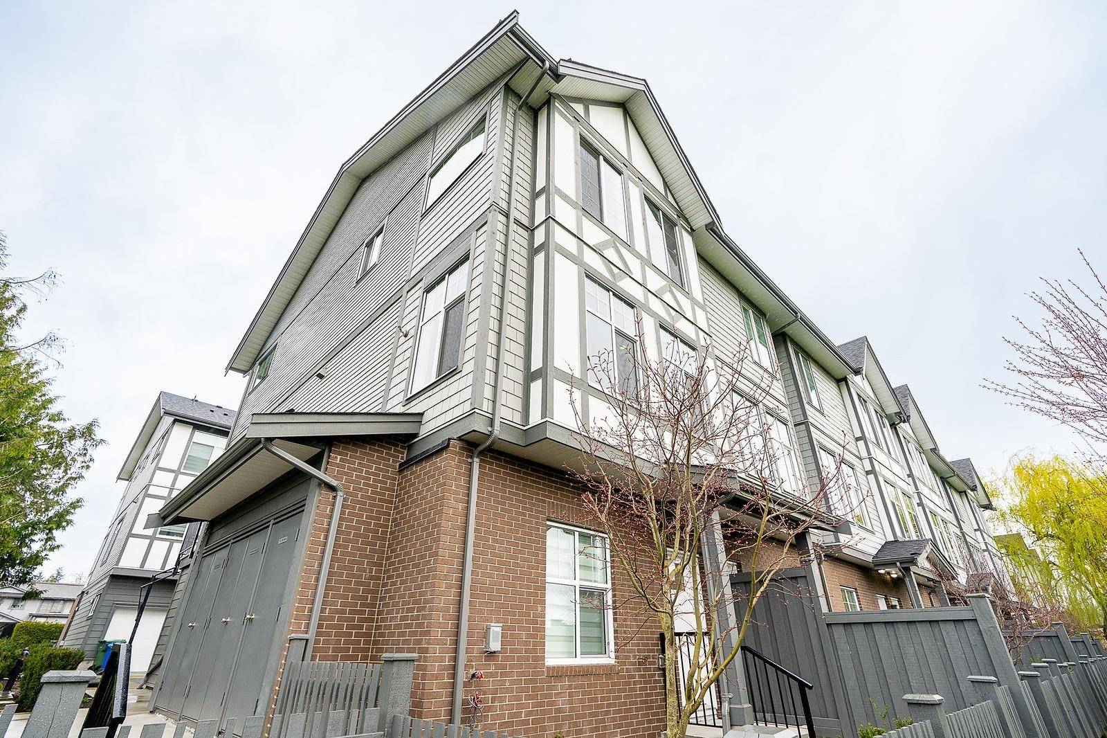 Surrey, BC V3S 1T8,17528 60 AVE #18