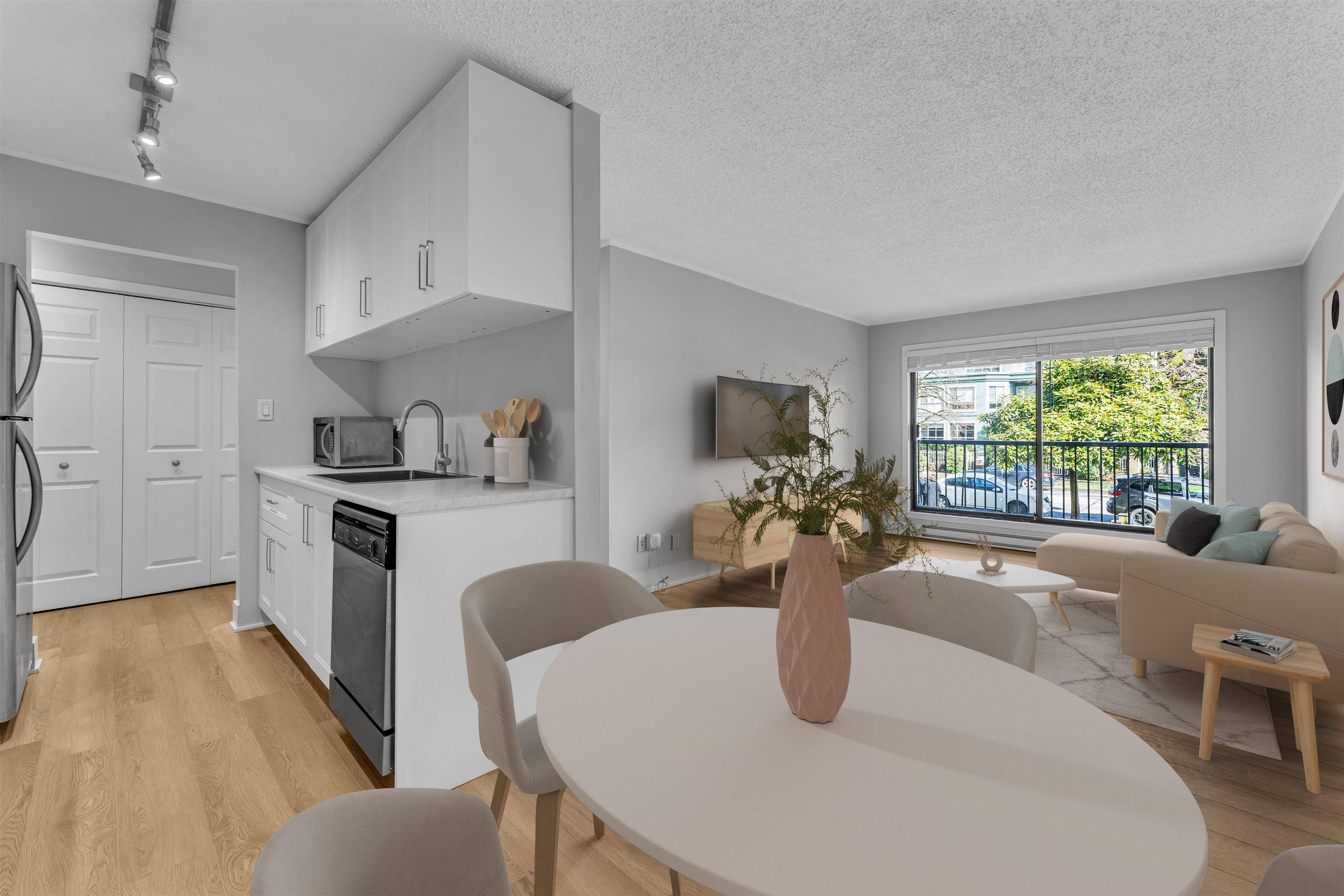 North Vancouver, BC V7M 1H8,251 W 4th ST #214