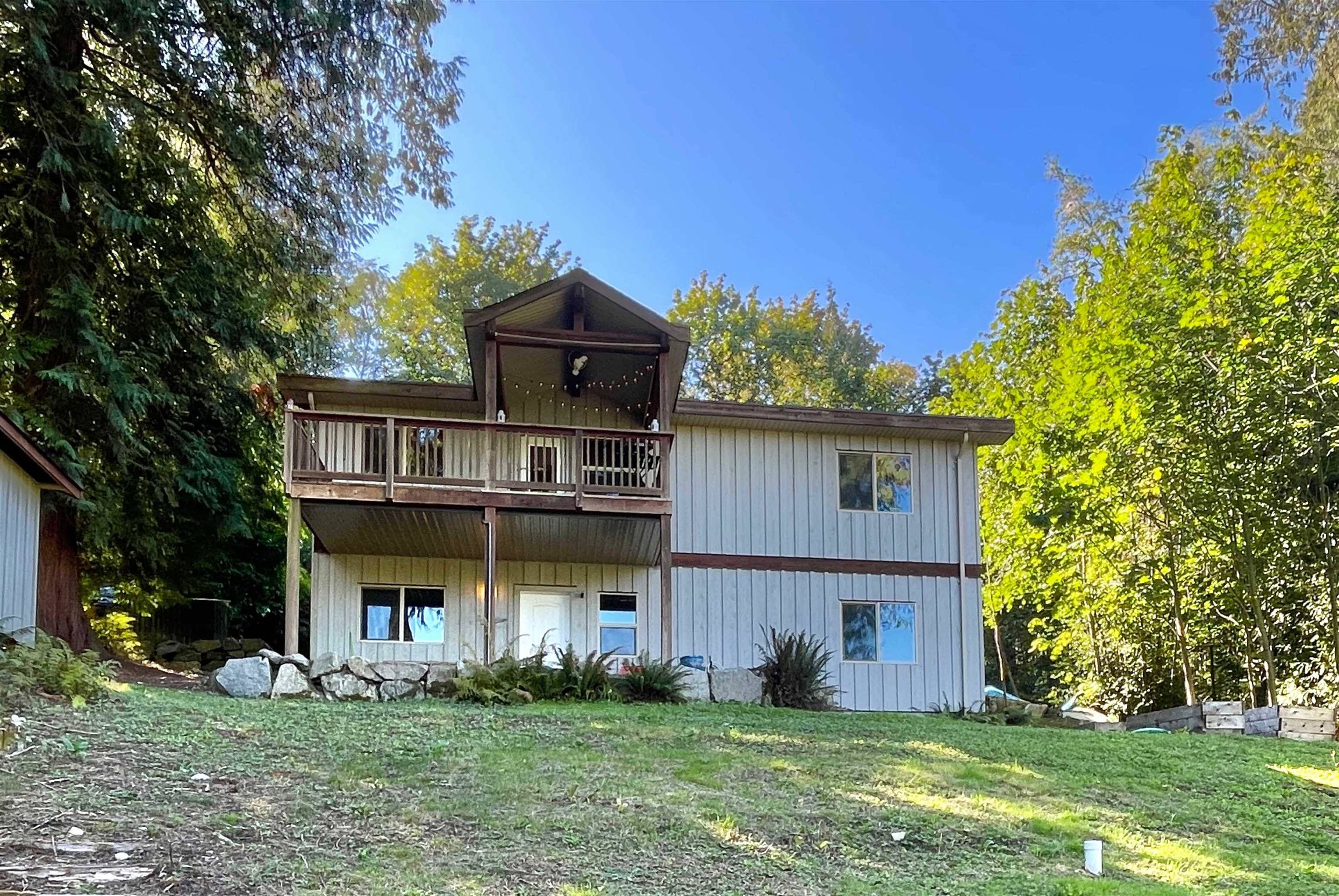 Sechelt, BC V7Z 0R2,6018 Fairway AVE