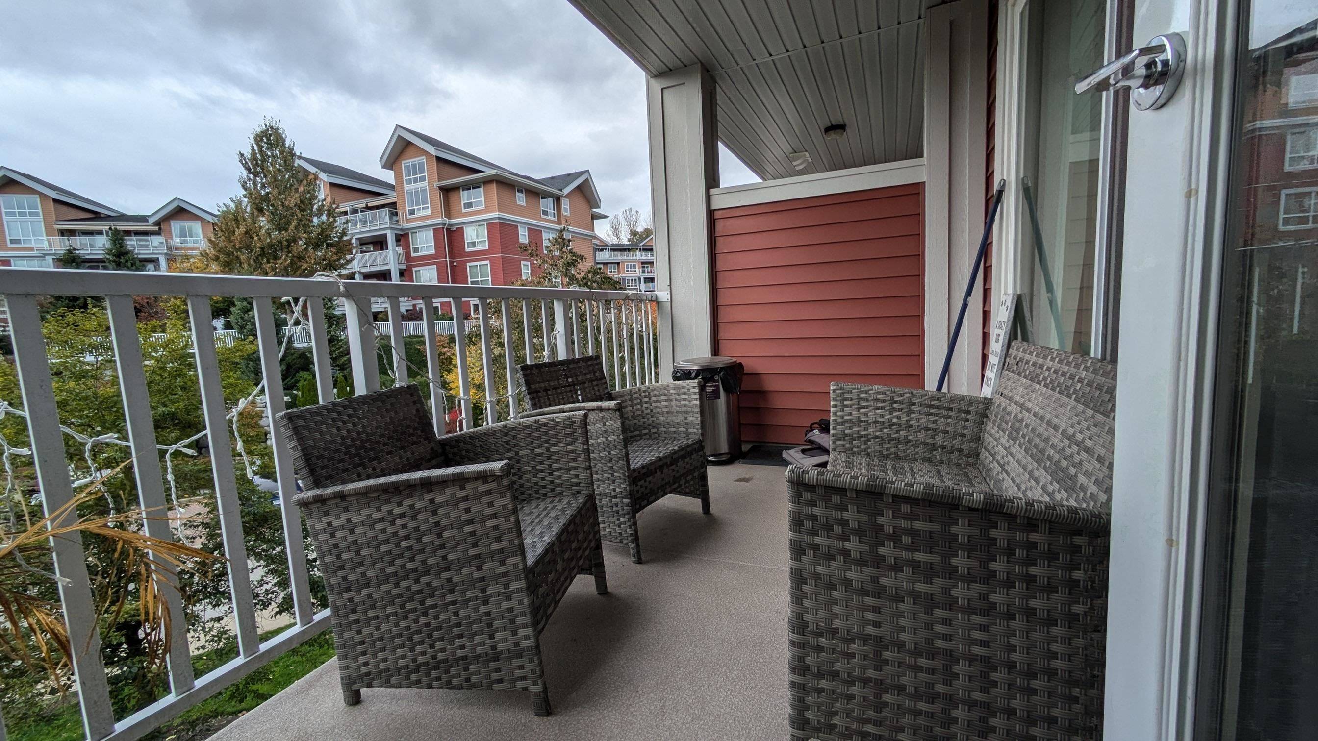 Surrey, BC V4N 6J8,6450 194 ST #306