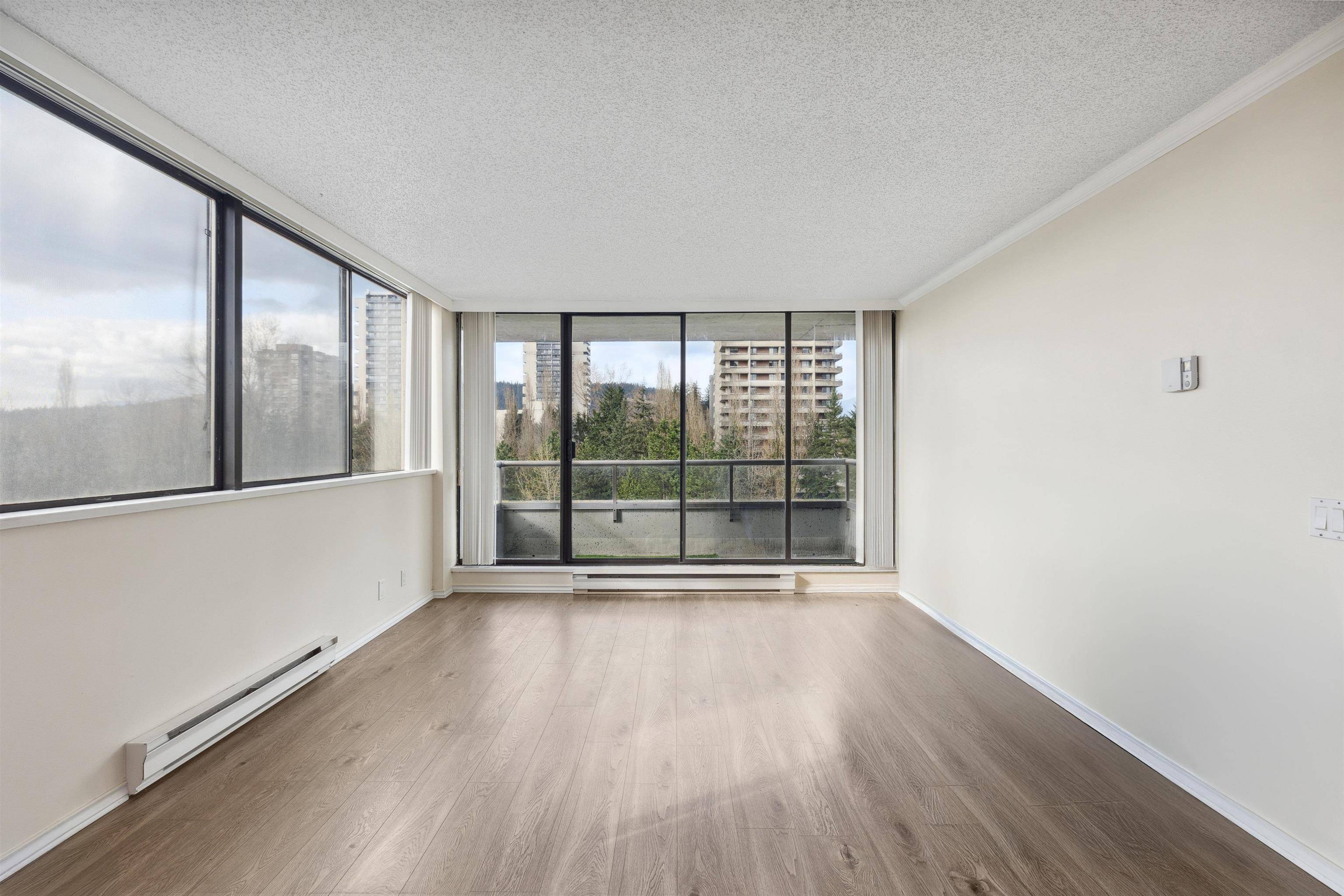 Burnaby, BC V3N 4S5,3970 Carrigan CT #806