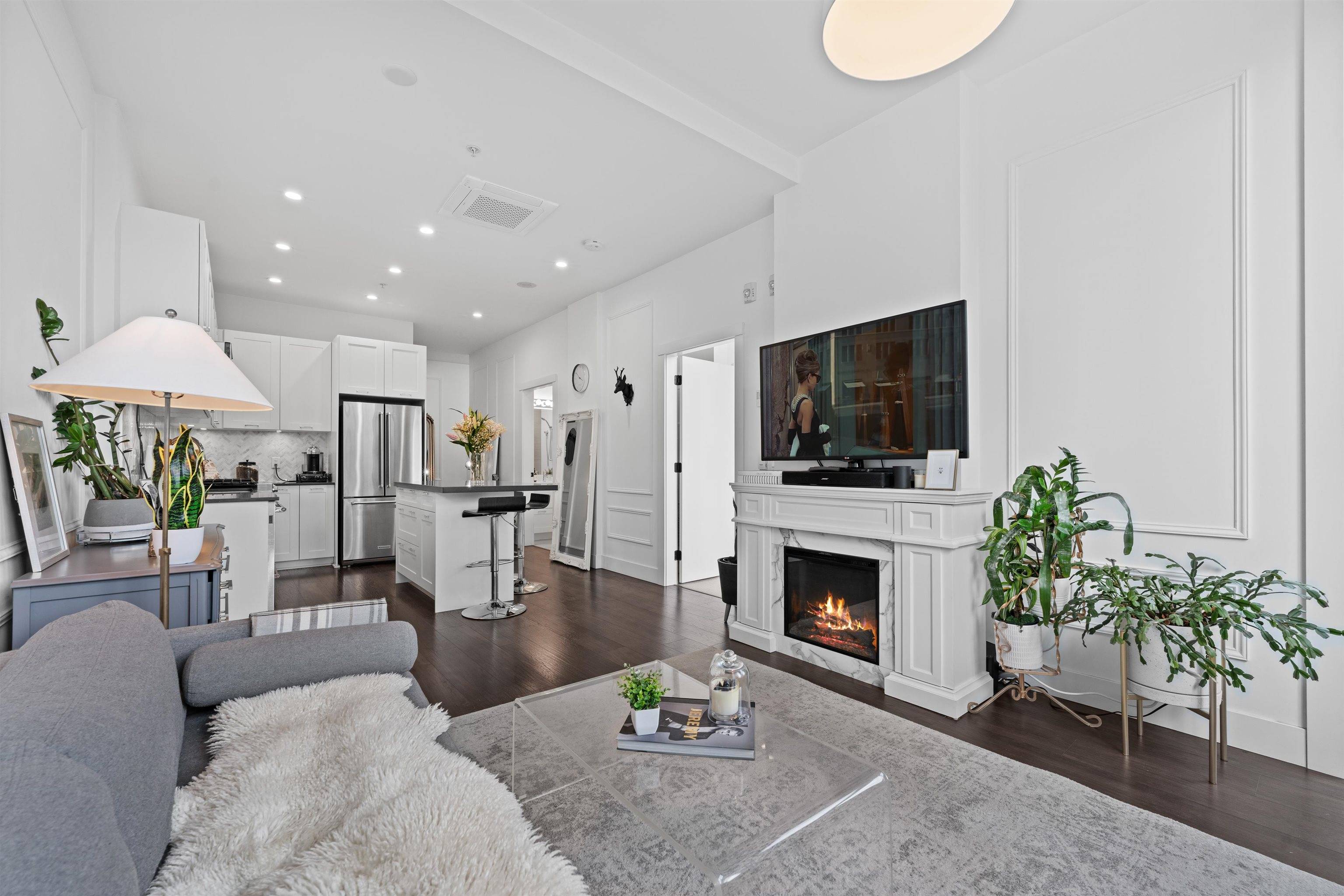 North Vancouver, BC V7L 0E3,131 E 3rd ST #105