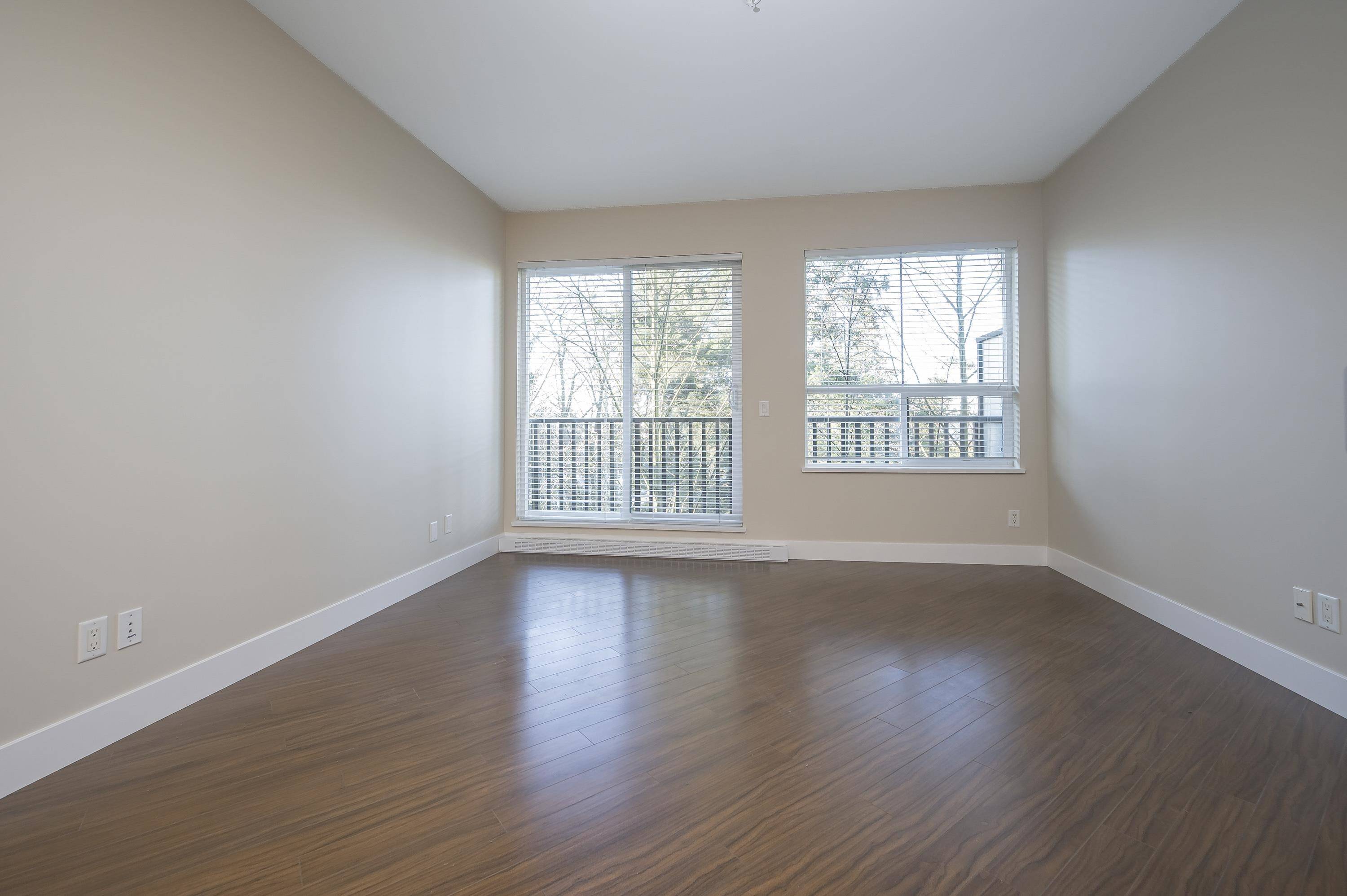 Langley, BC V3A 0A5,19830 56 AVE #305