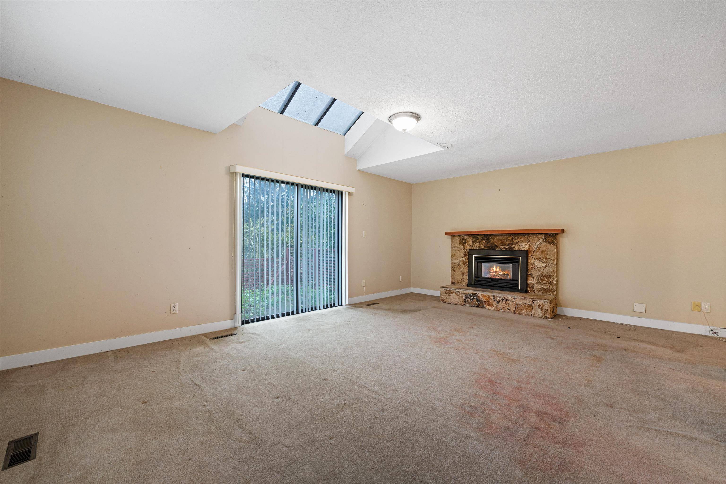 North Vancouver, BC V7M 2L4,2305 Western AVE