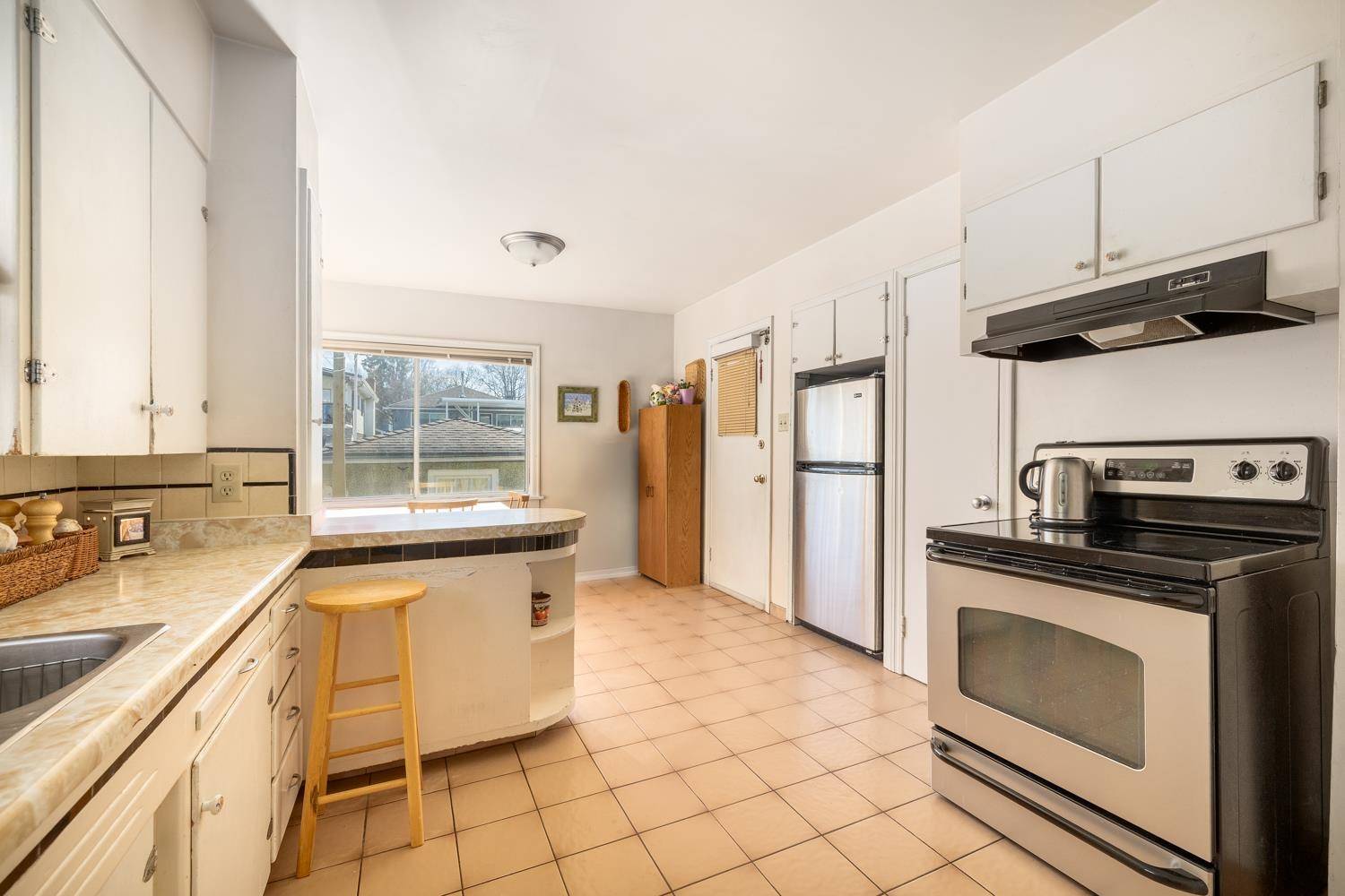 Vancouver, BC V5K 2T3,2550 Parker ST