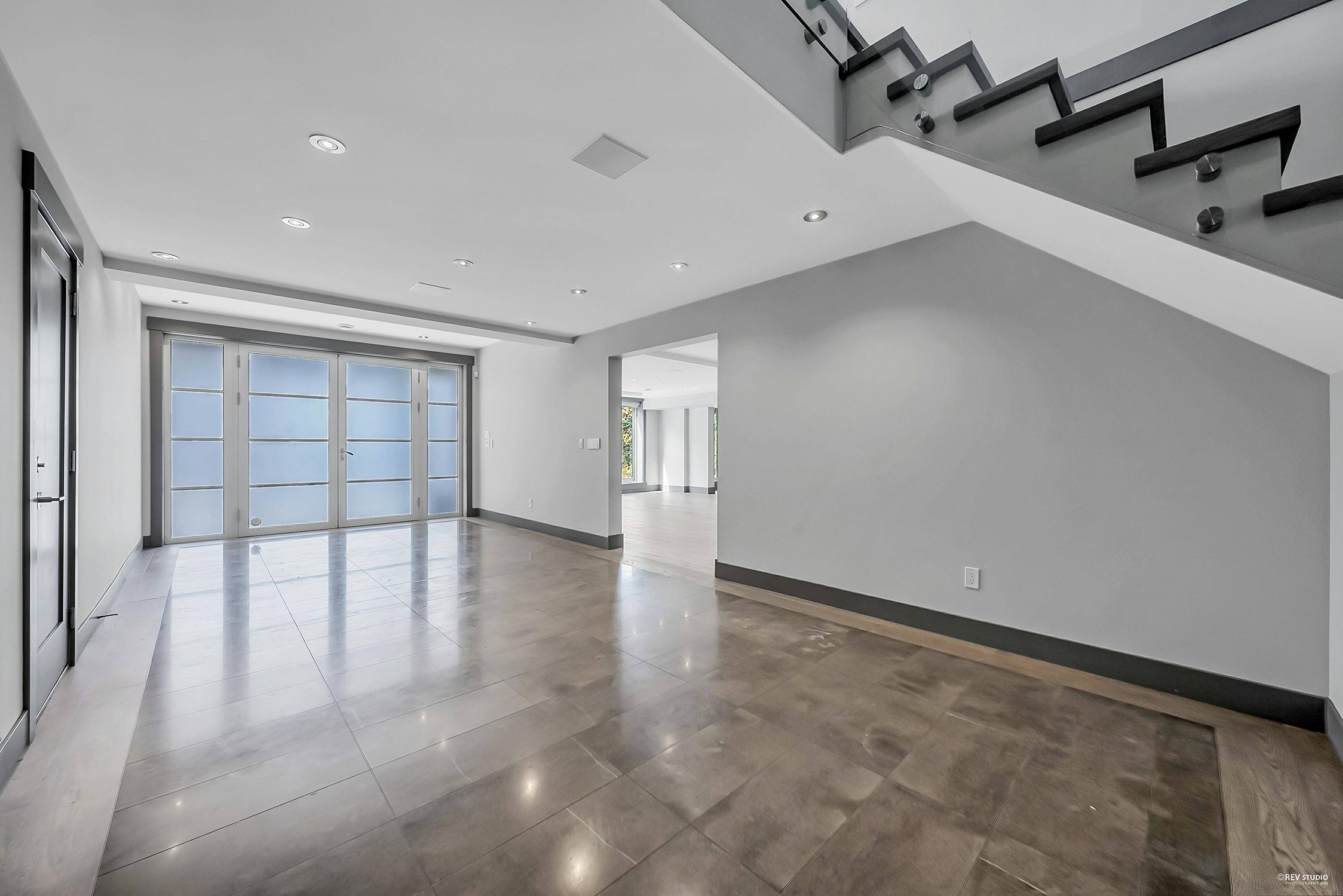 West Vancouver, BC V7V 3H9,3865 Southridge AVE