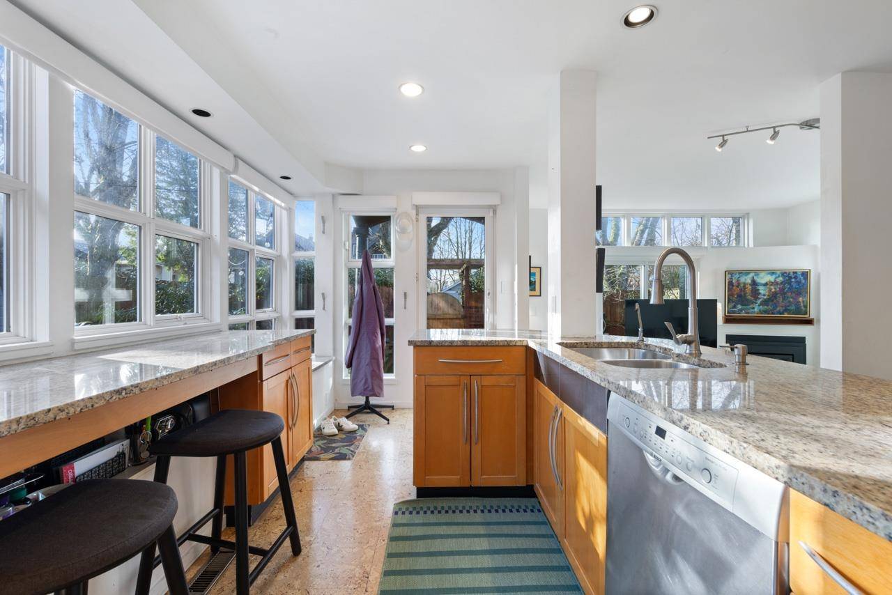 Vancouver, BC V5N 1S3,1915 E 7th AVE