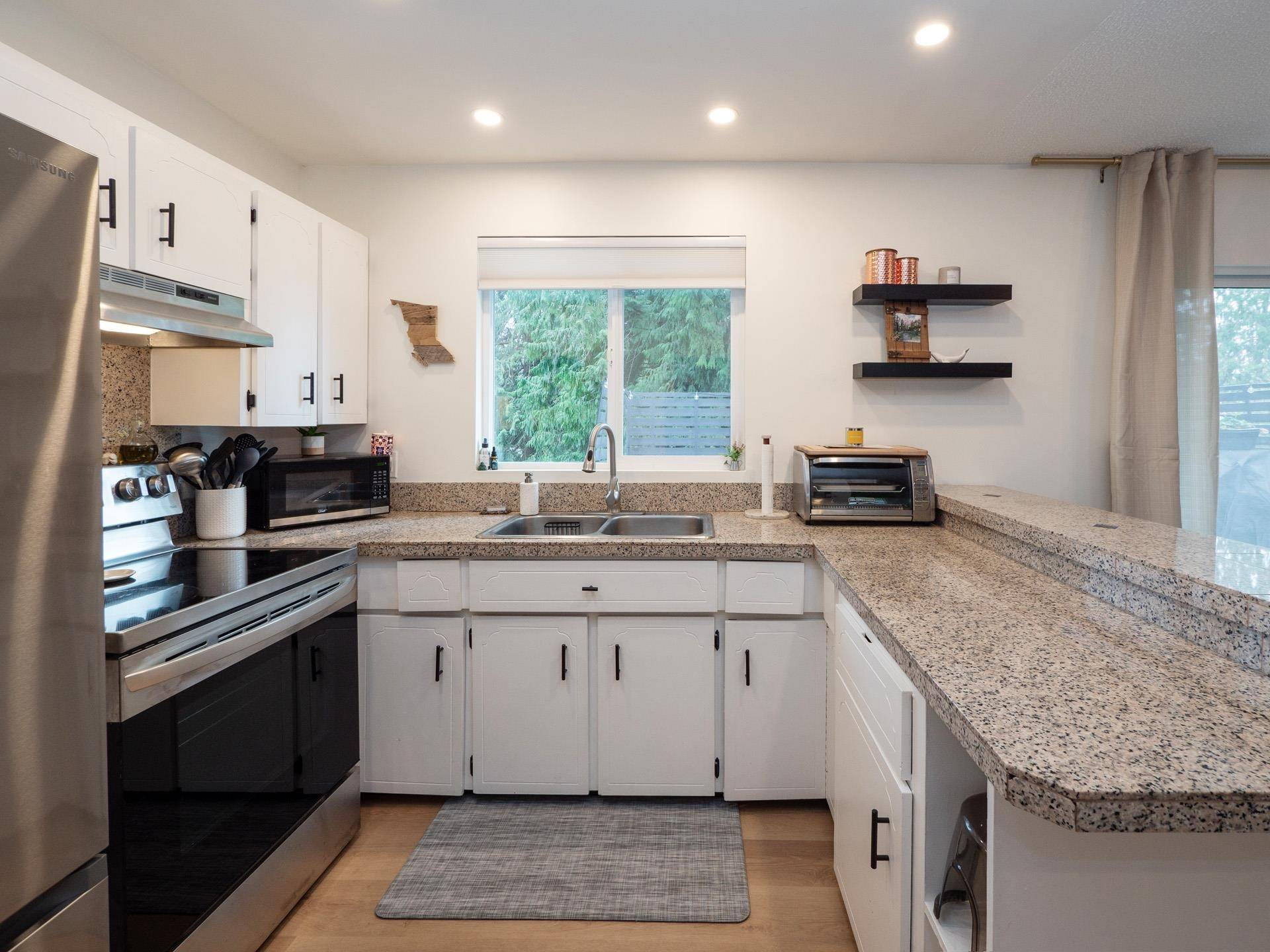 Gibsons, BC V0N 1V8,617 Gower Point RD