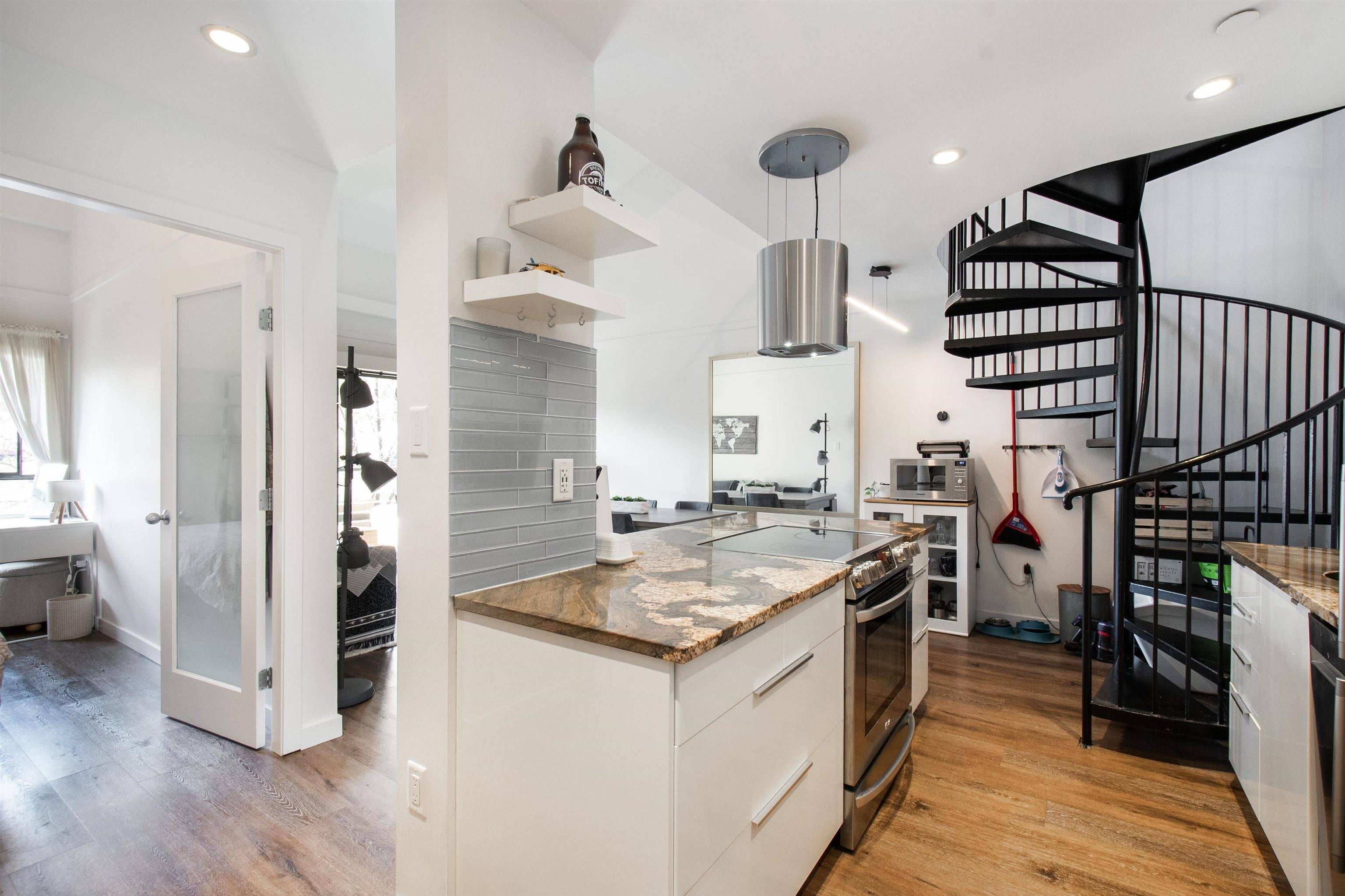 Vancouver, BC V5L 2V8,1549 Kitchener ST #406