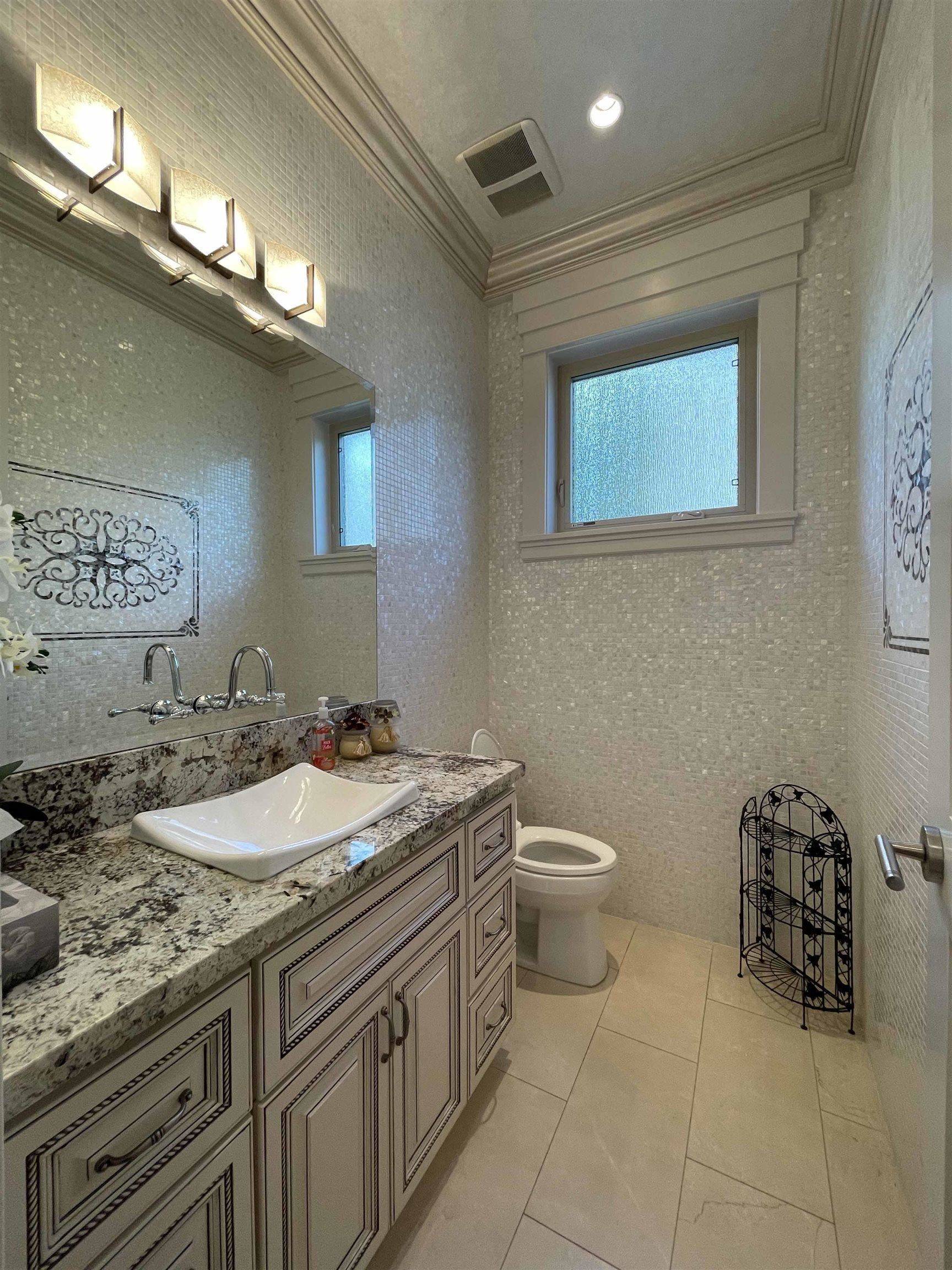 Vancouver, BC V6P 5K3,7586 Angus DR