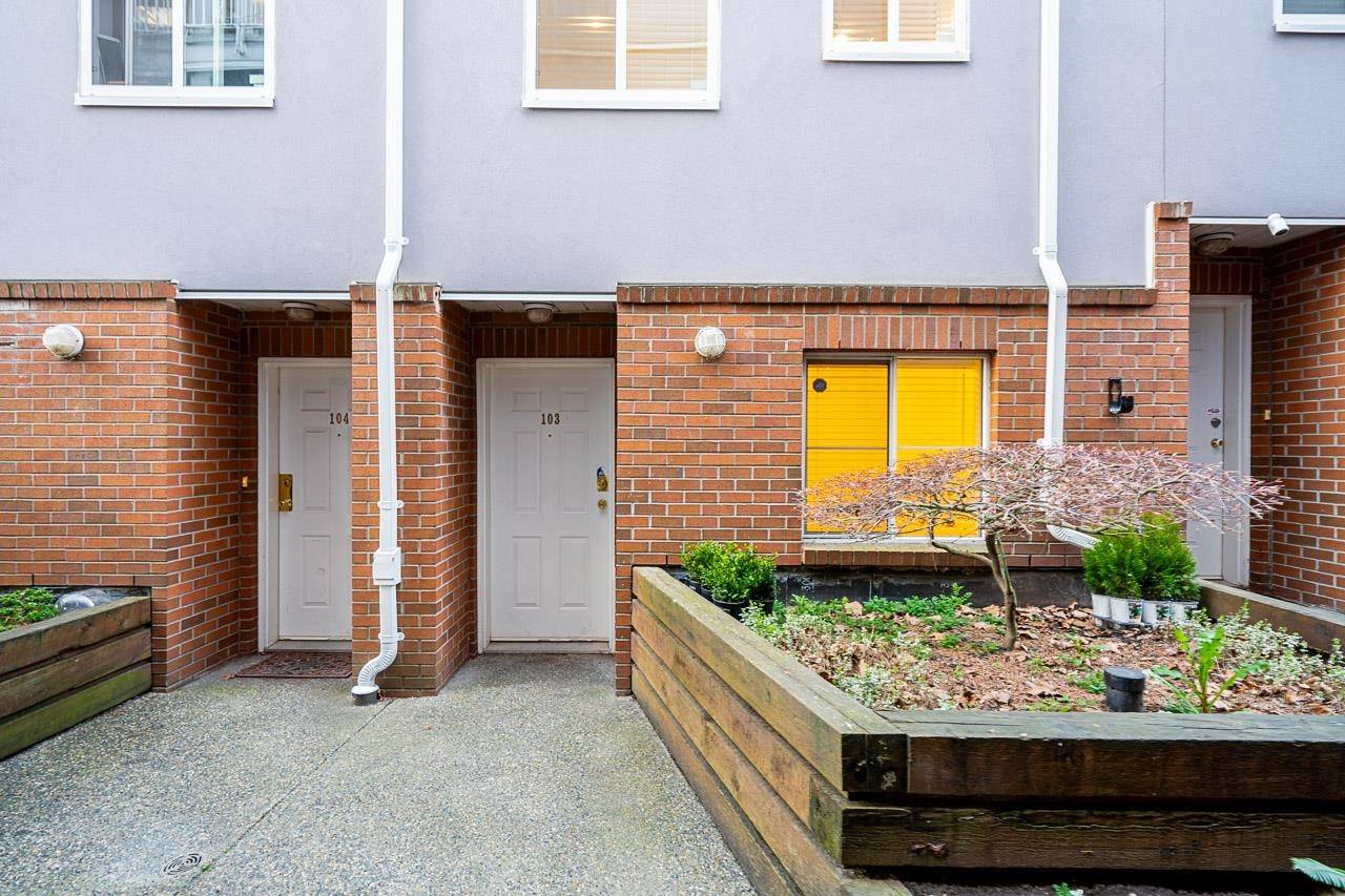 New Westminster, BC V3M 1G8,624 Agnes ST #103