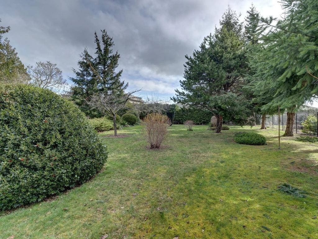 Sechelt, BC V7Z 0M6,5642 Nickerson RD