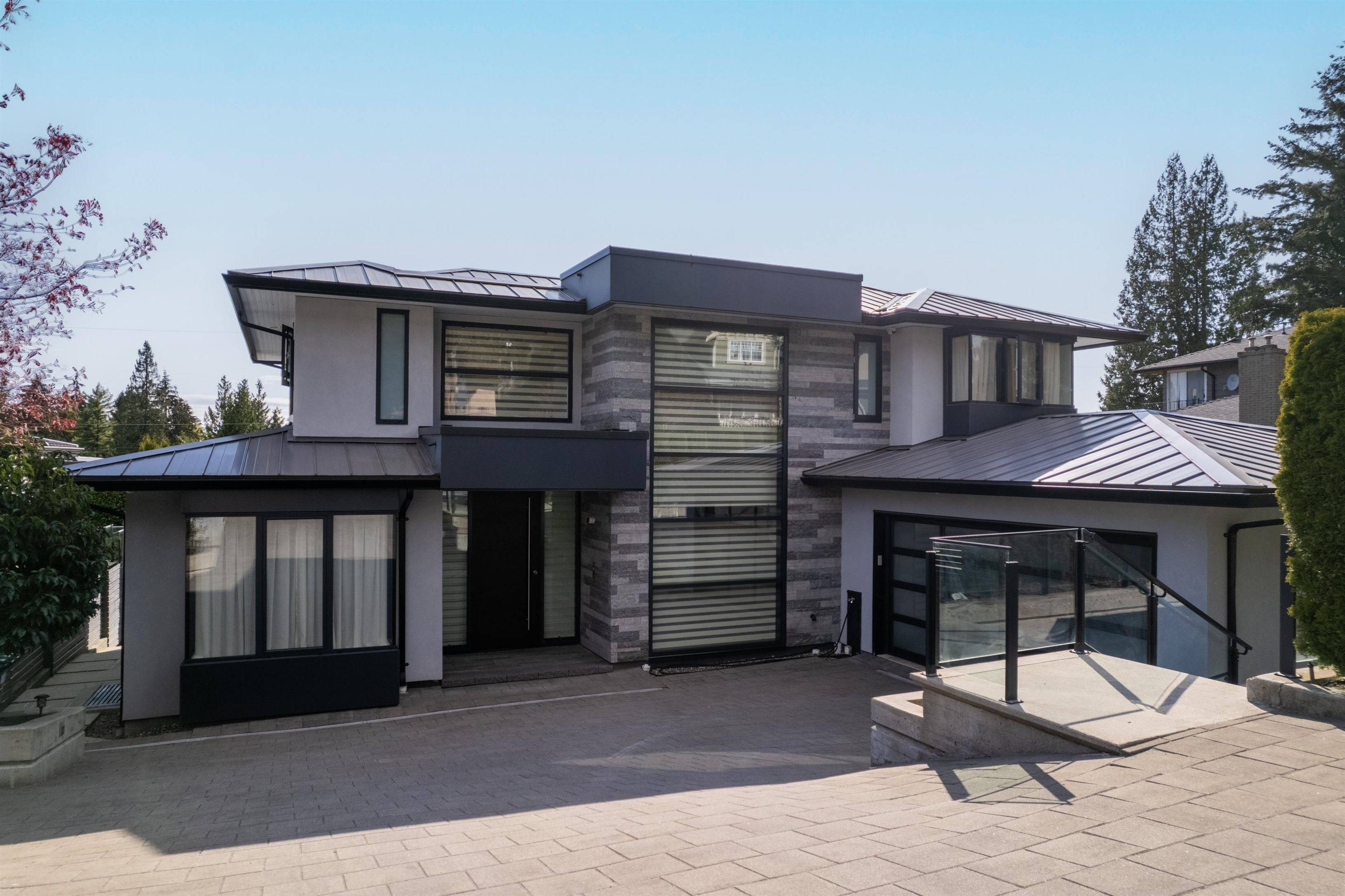 North Vancouver, BC V7R 1P5,925 Beaumont DR