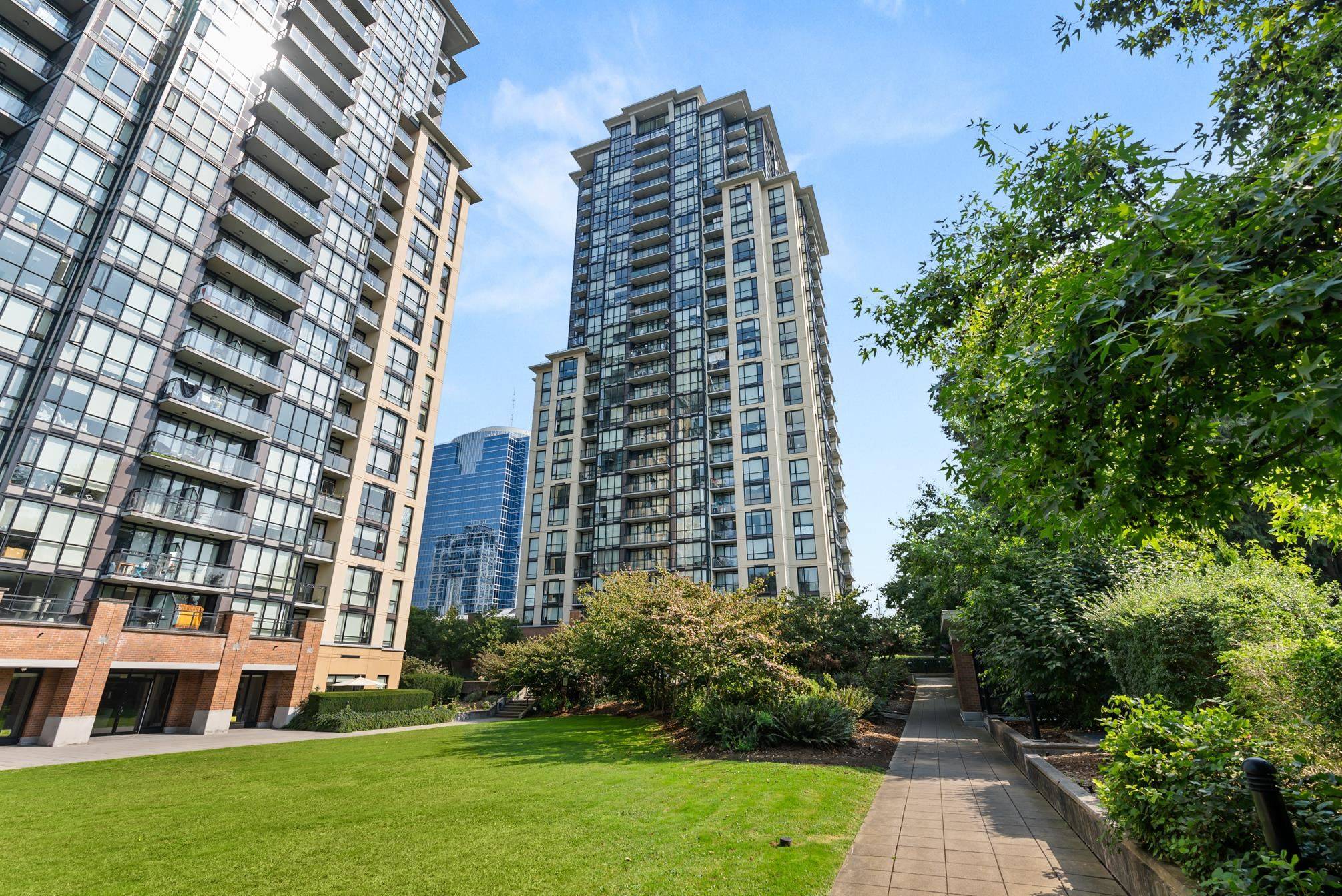 Surrey, BC V3T 0E6,10777 University DR #1903