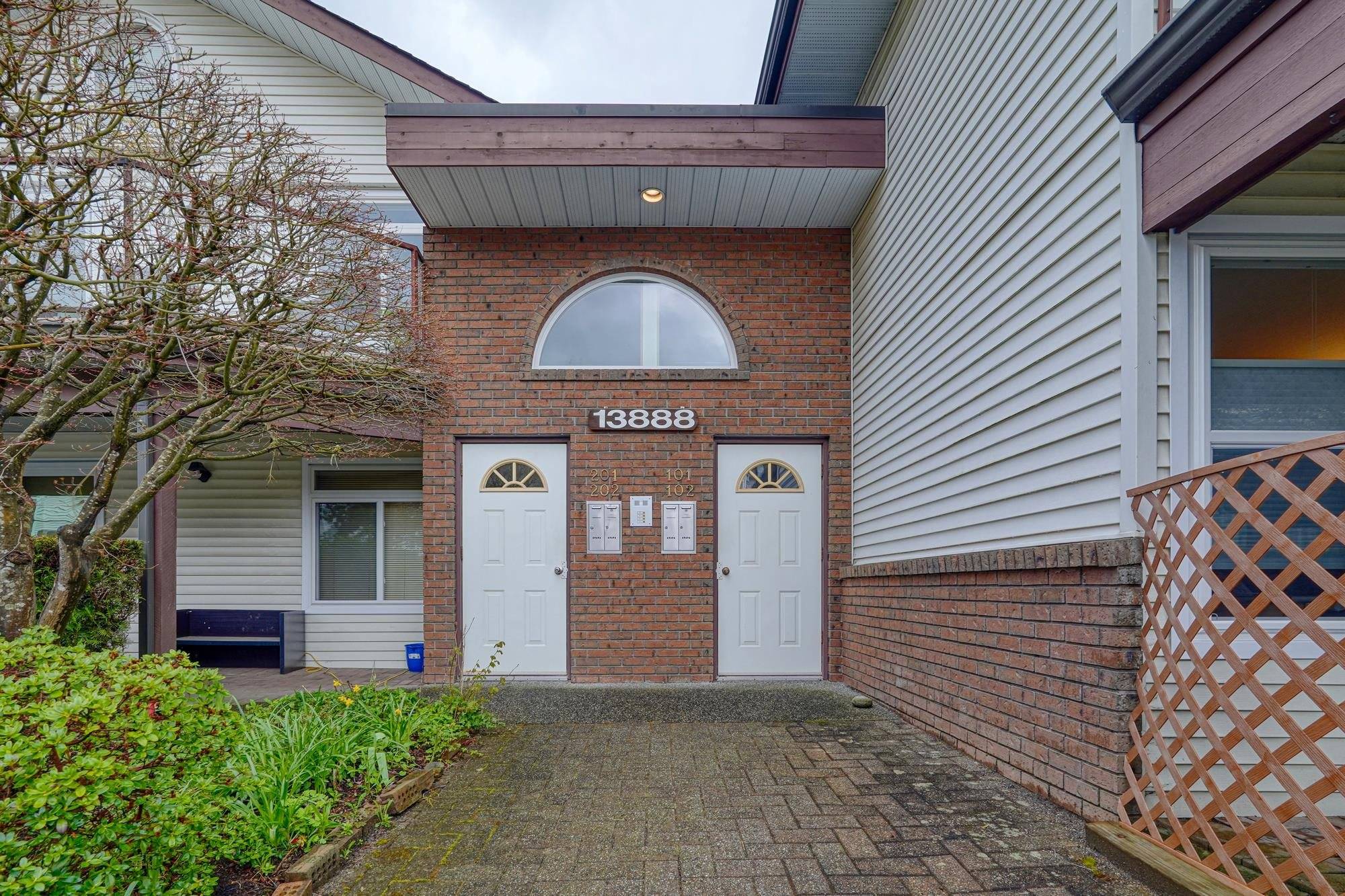 Surrey, BC V3T 1P1,13888 102 AVE #202