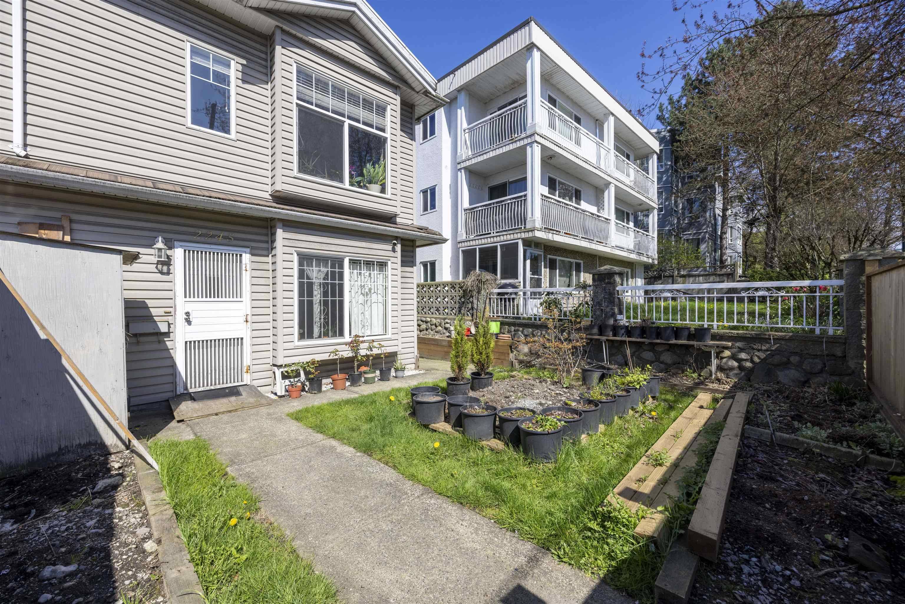 Vancouver, BC V5L 1J9,2245 Dundas ST