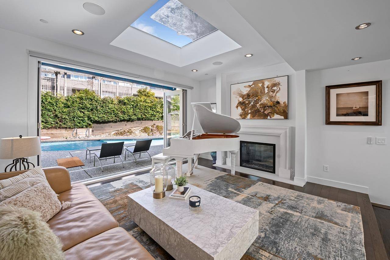 West Vancouver, BC V7S 2B4,985 Eyremount DR