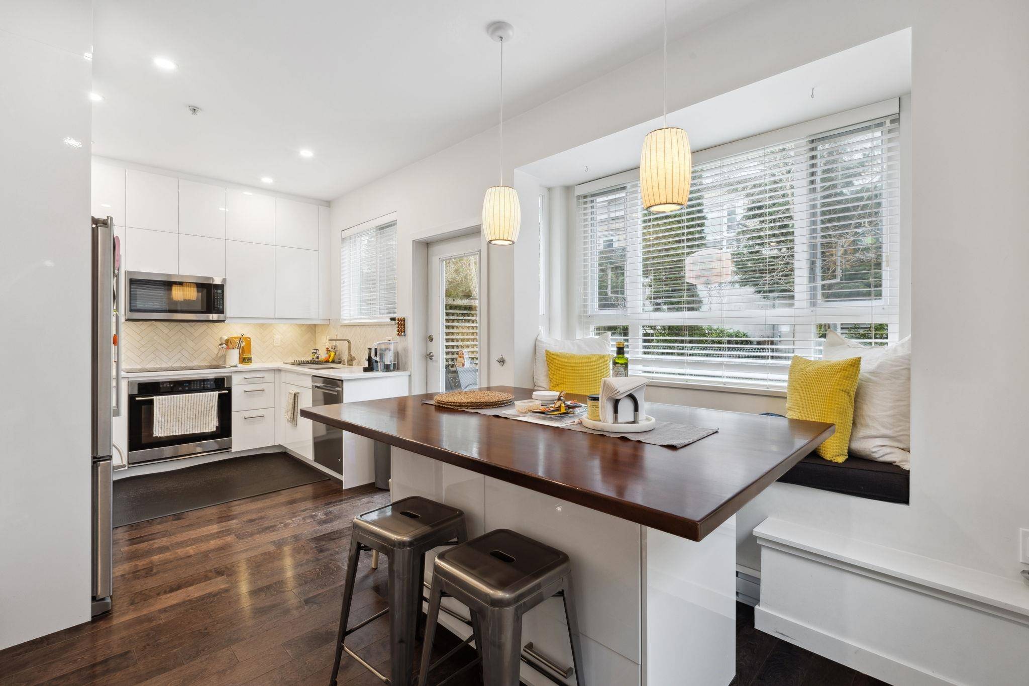 North Vancouver, BC V7M 1Z9,158 W 22nd ST