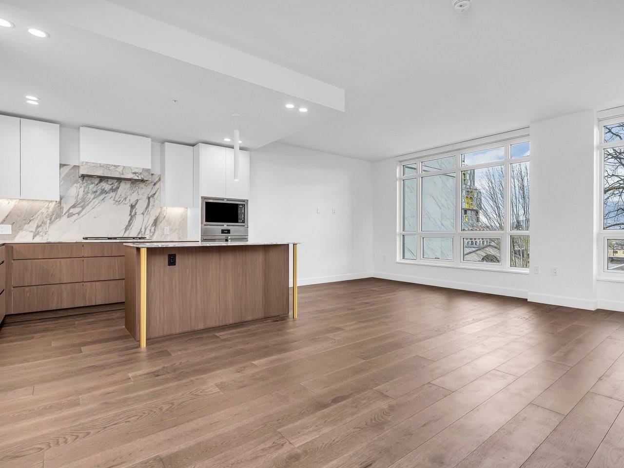 Vancouver, BC V6R 2G3,3668 W 10th AVE #301