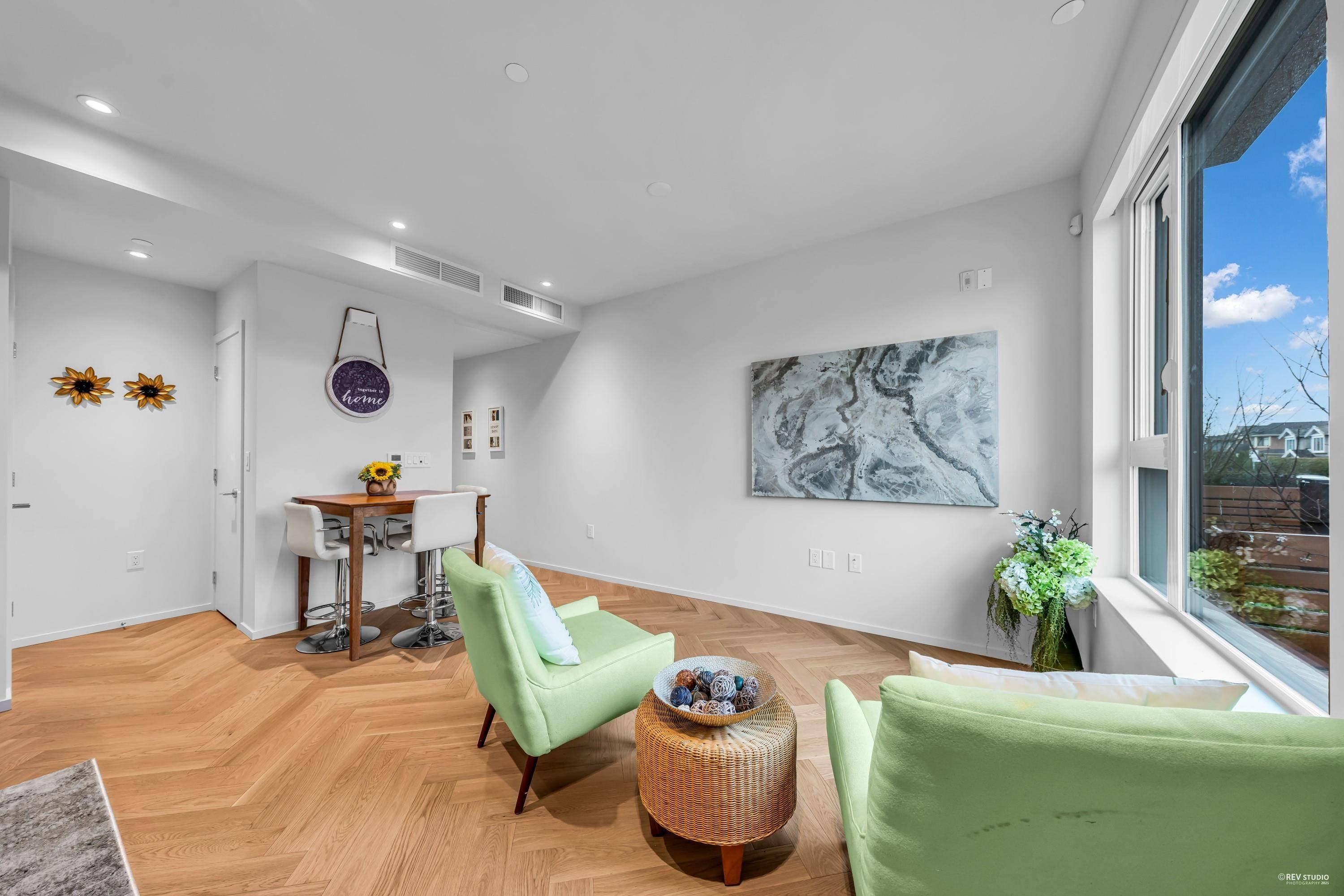 Vancouver, BC V5Z 2S6,815 W 49th AVE #184