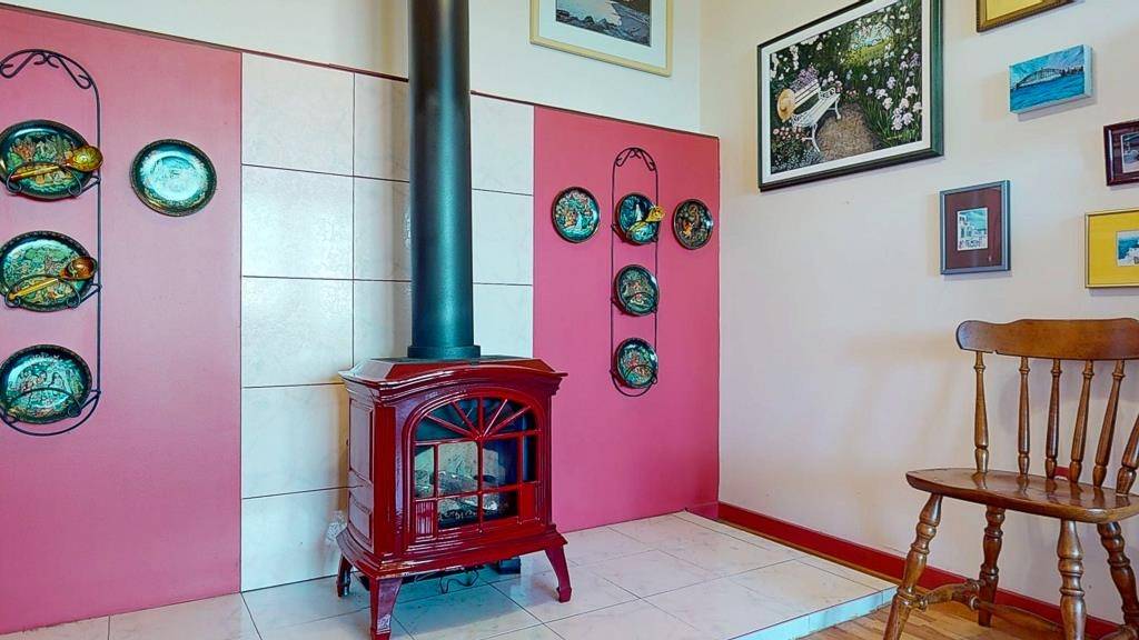 Sechelt, BC V0N 3A0,4987 Sunshine Coast HWY