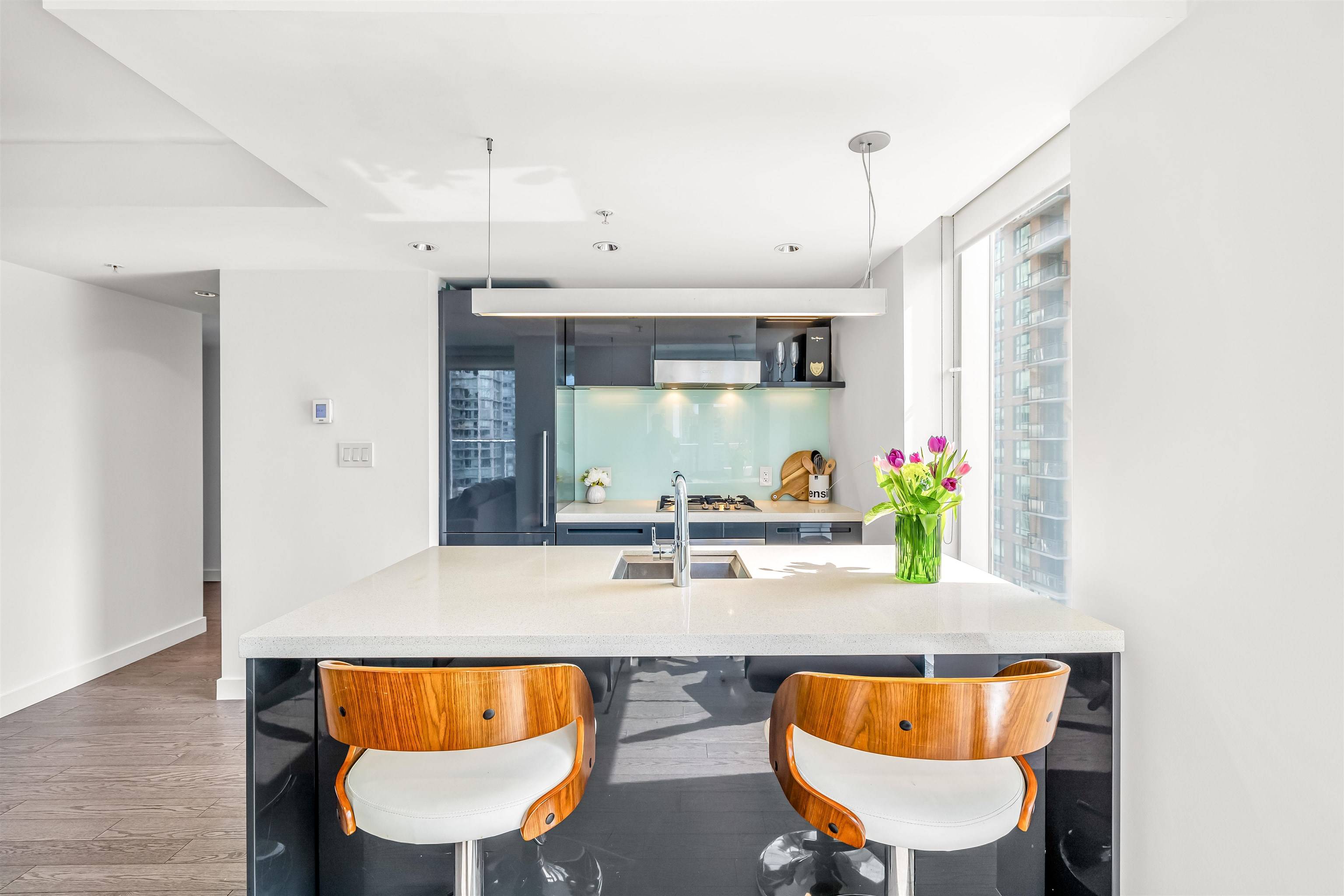 Vancouver, BC V6B 0M6,777 Richards ST #1512