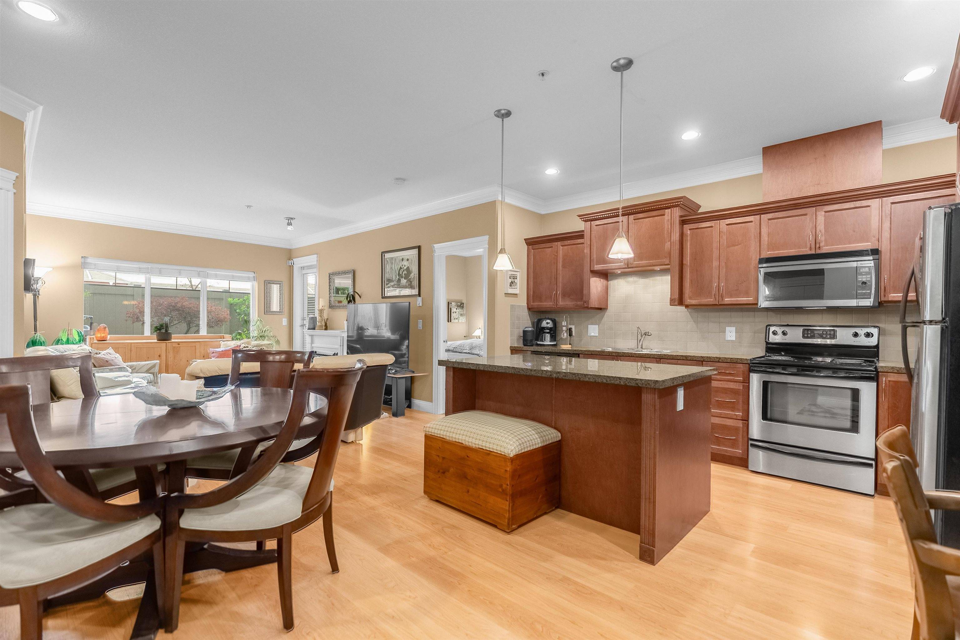 Maple Ridge, BC V2X 3H6,22150 Dewdney Trunk RD #109