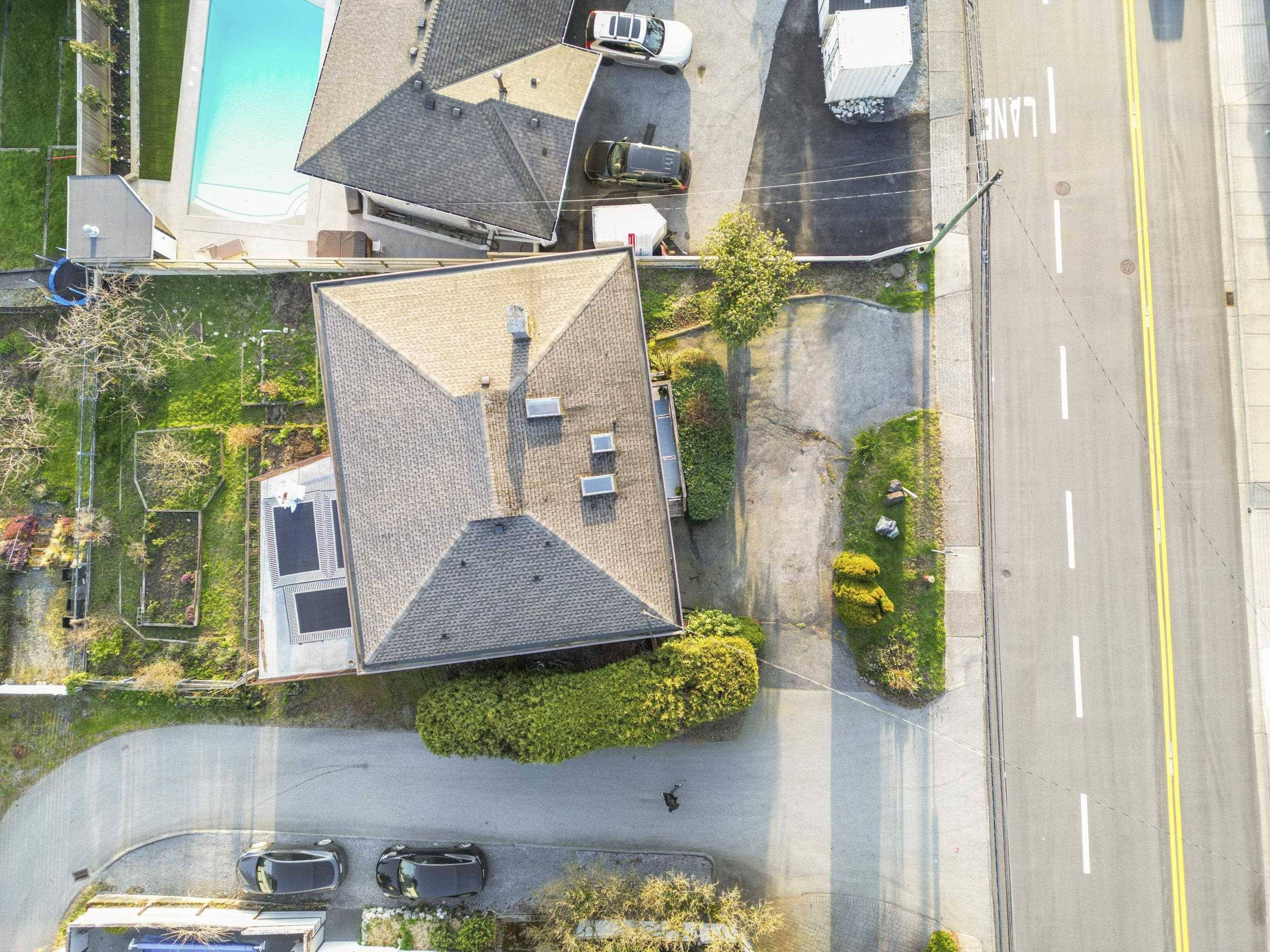 North Vancouver, BC V7N 1E2,437 E 29th ST