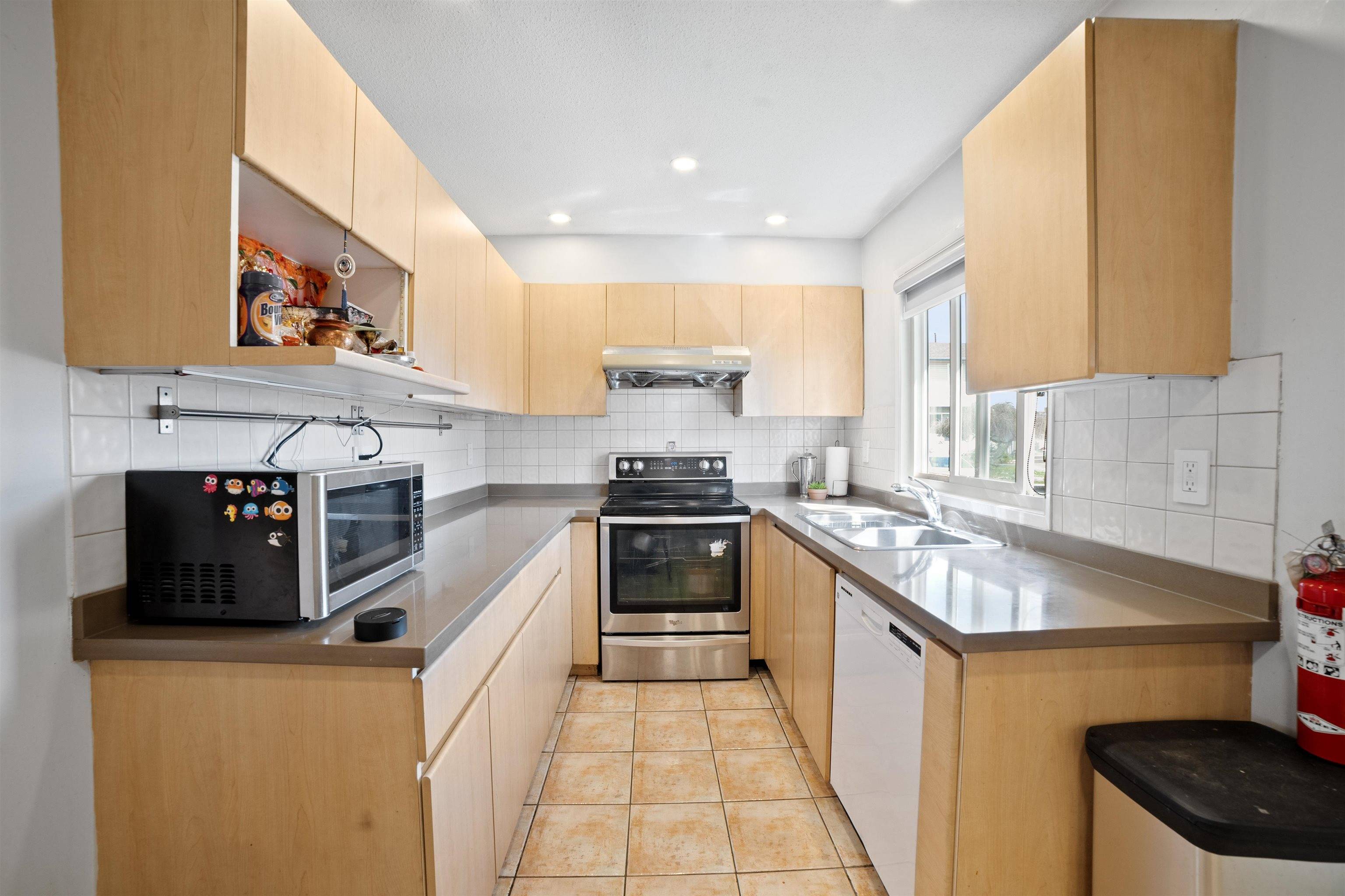 Vancouver, BC V5S 1M4,3558 E 49th AVE #2
