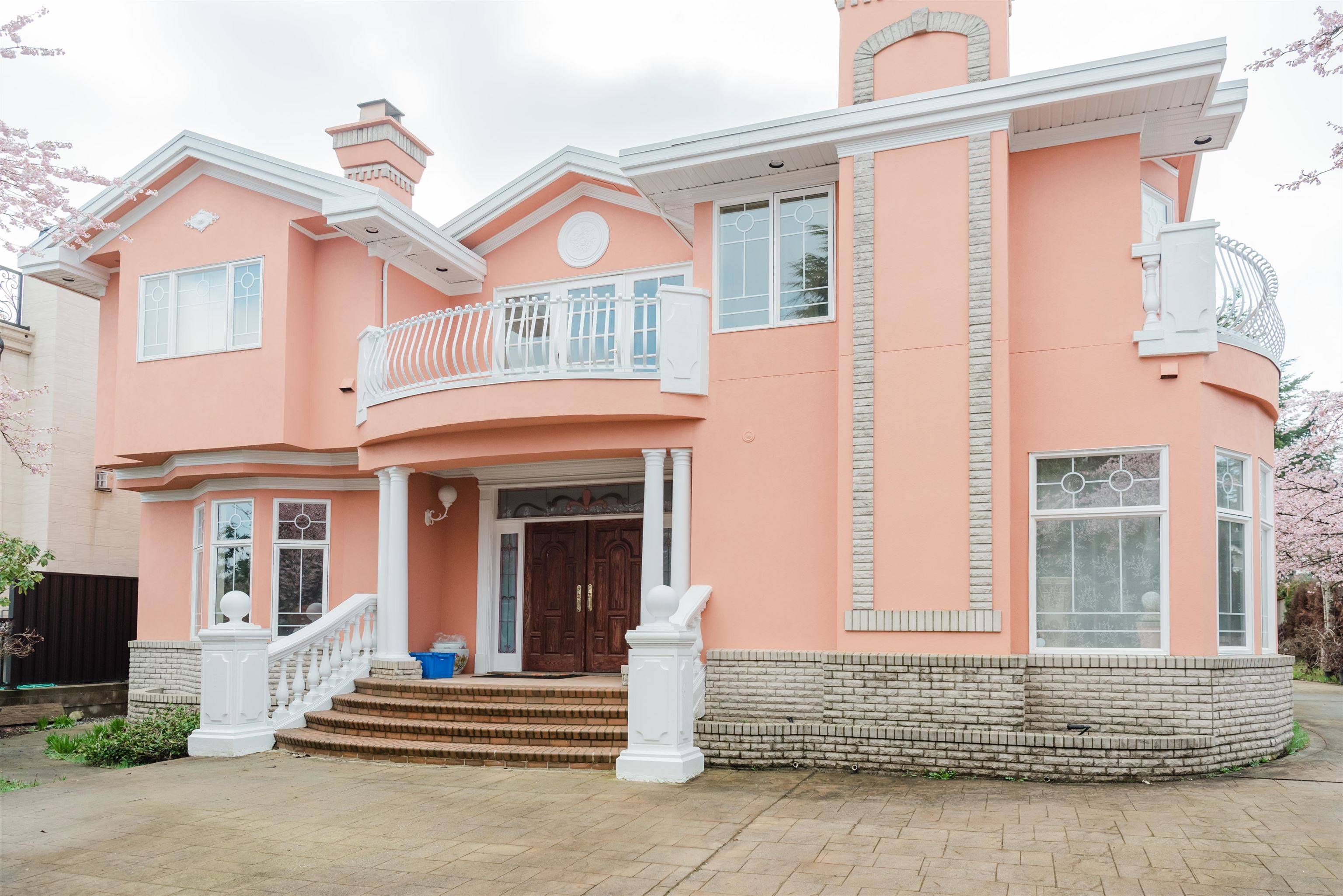 Burnaby, BC V5E 1T4,6718 Burns ST