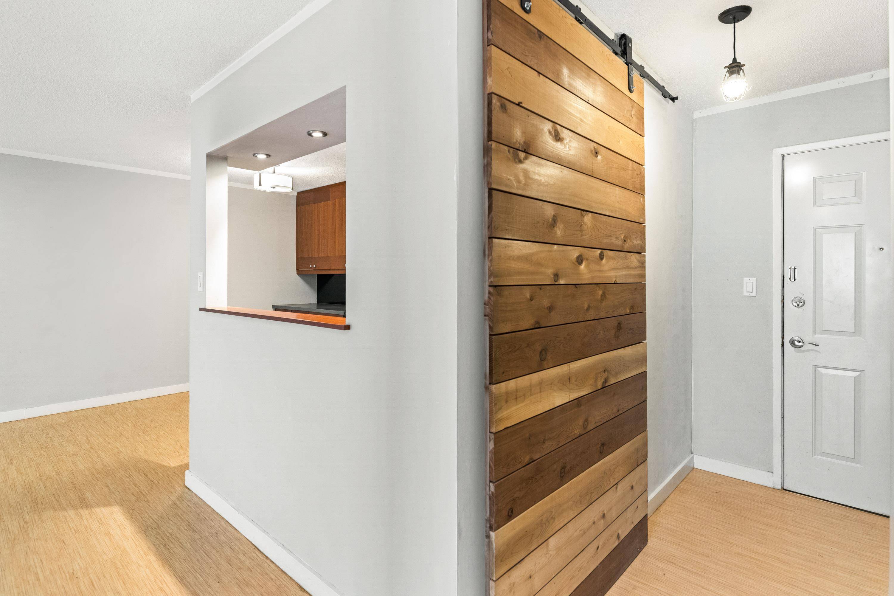 North Vancouver, BC V7J 2G8,780 Premier ST #204