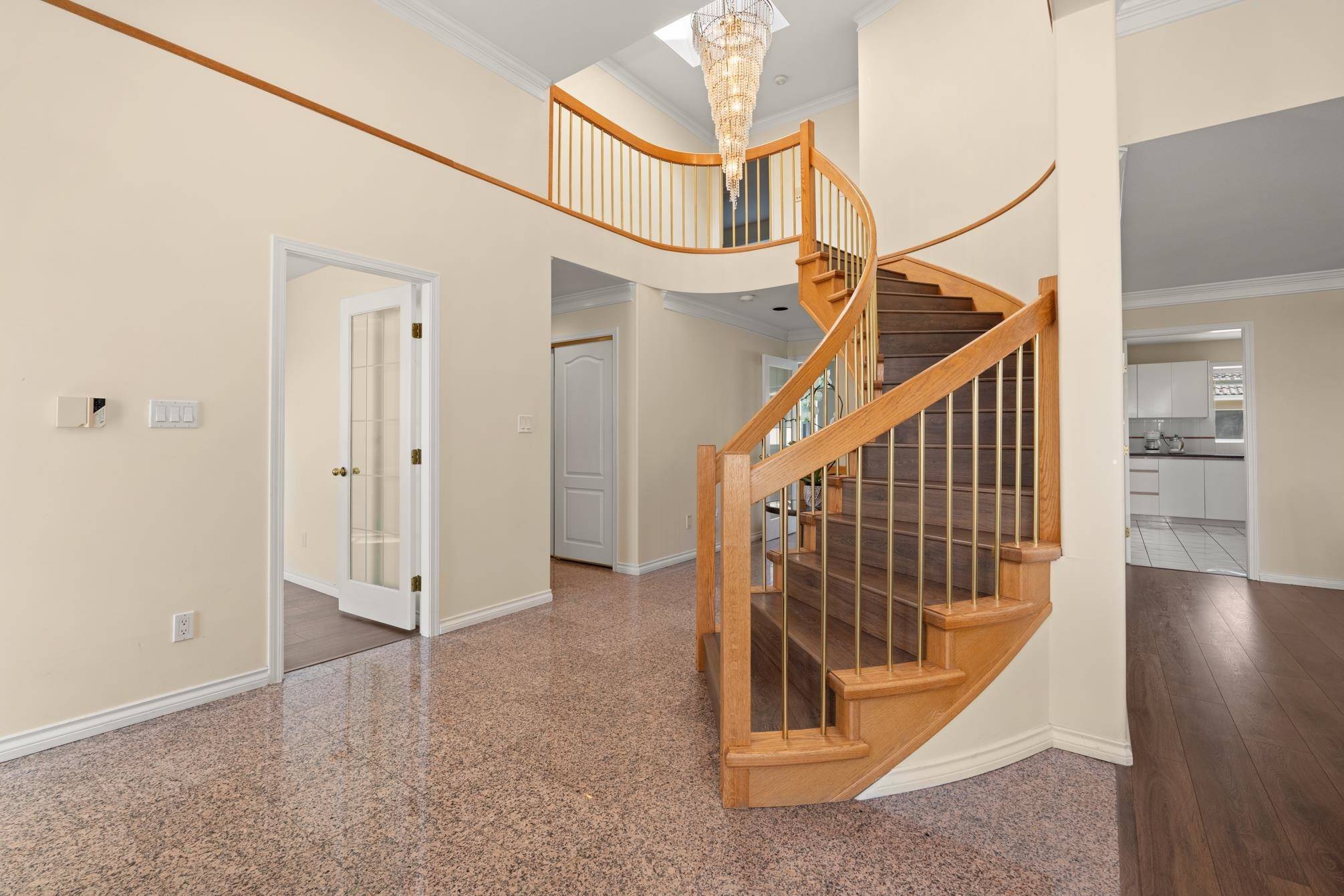 Burnaby, BC V5C 3G3,4055 Napier ST