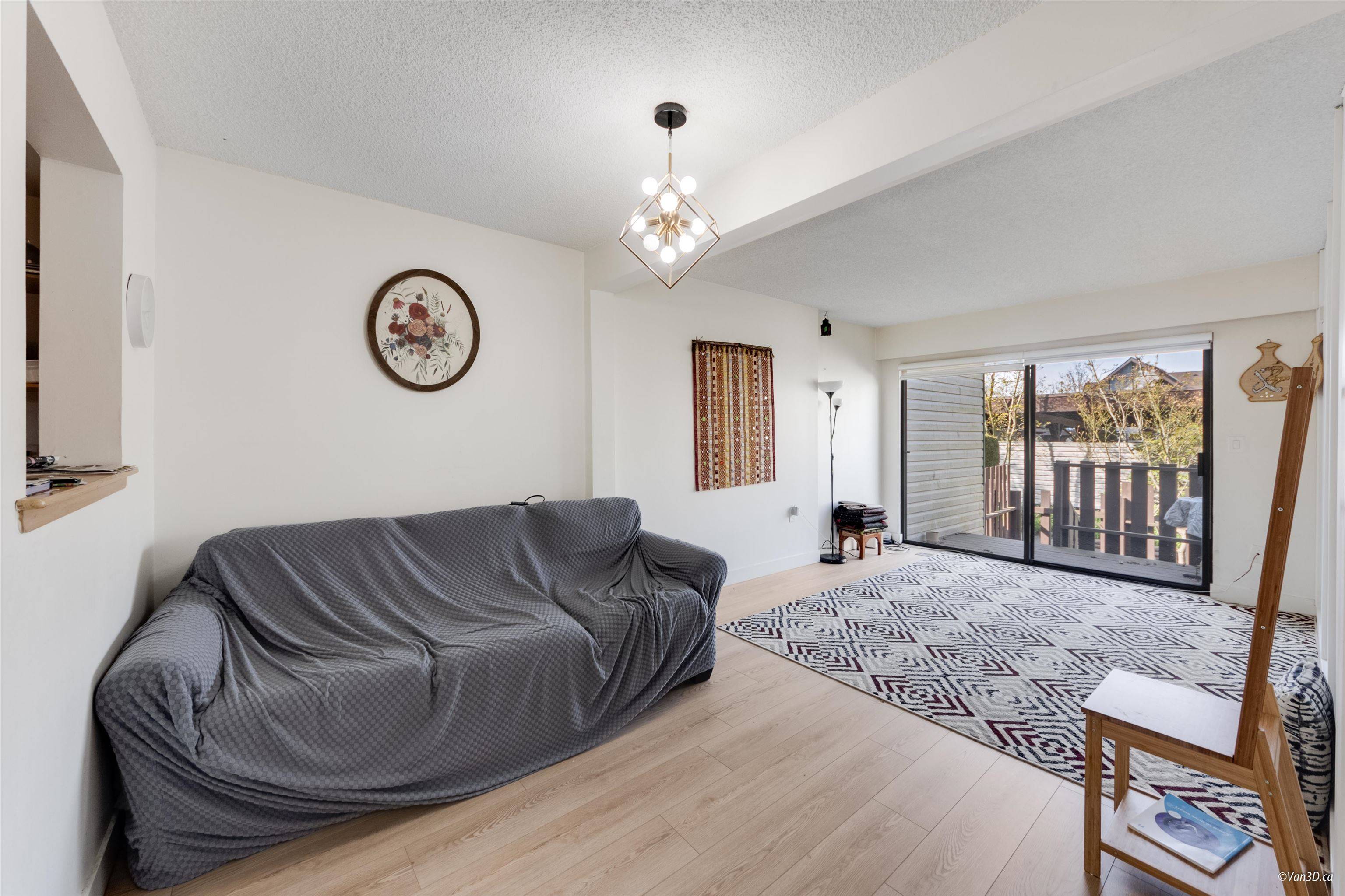 Surrey, BC V3V 6B2,12045 93a AVE #33