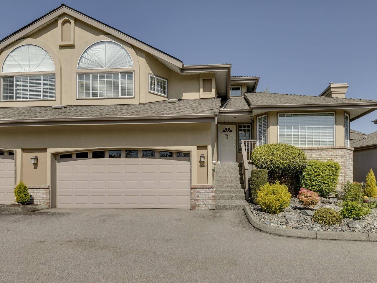 Coquitlam, BC V3K 6N7,423A Bromley ST