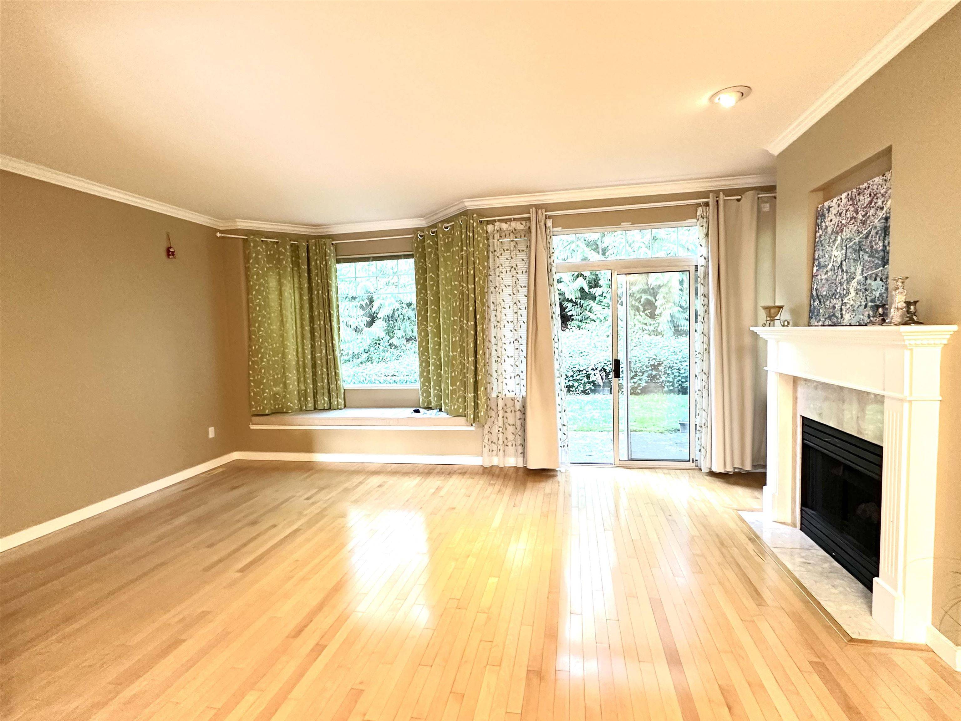 Burnaby, BC V3N 4Z9,7500 Cumberland ST #26