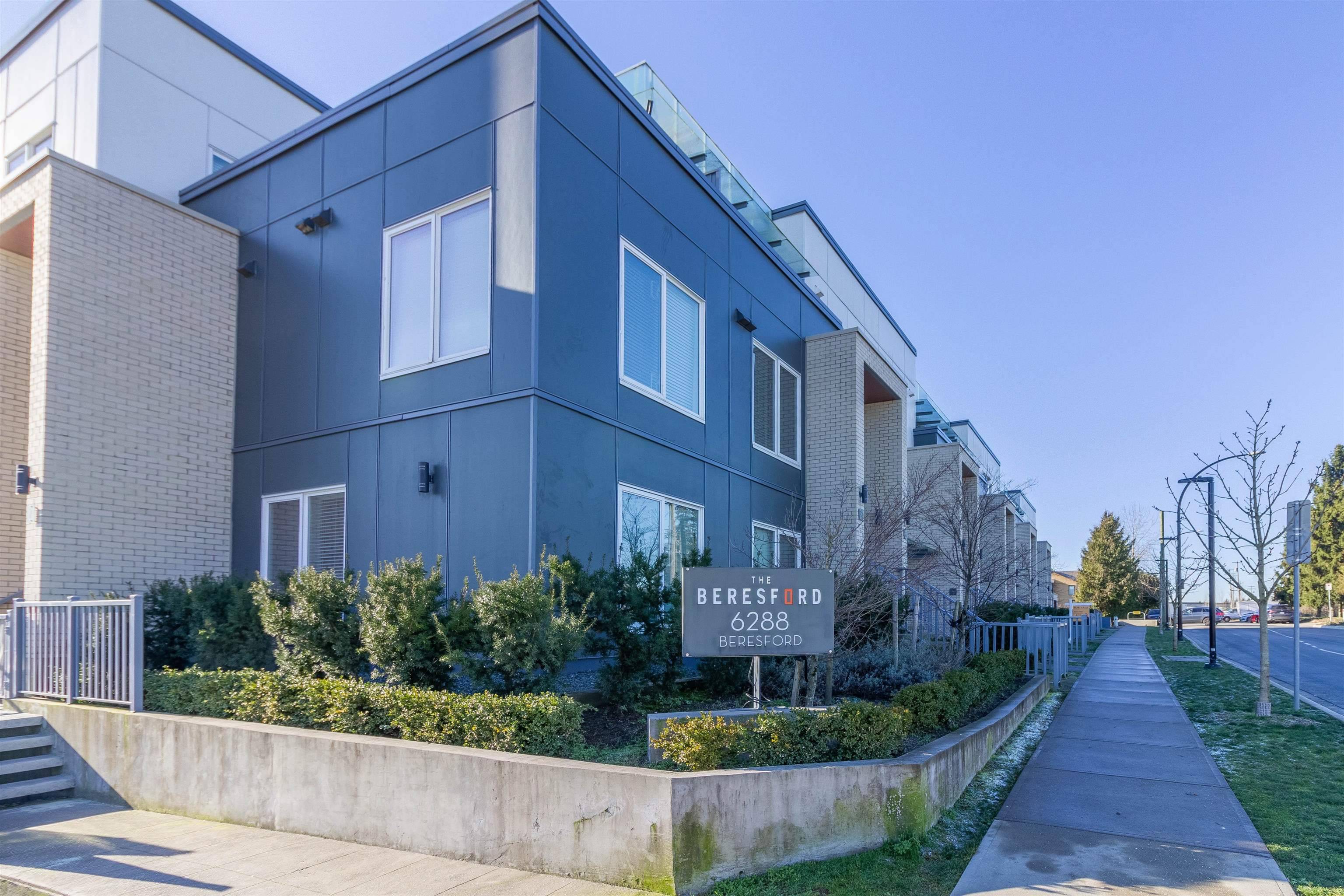 Burnaby, BC V5J 1K2,6288 Beresford ST #16