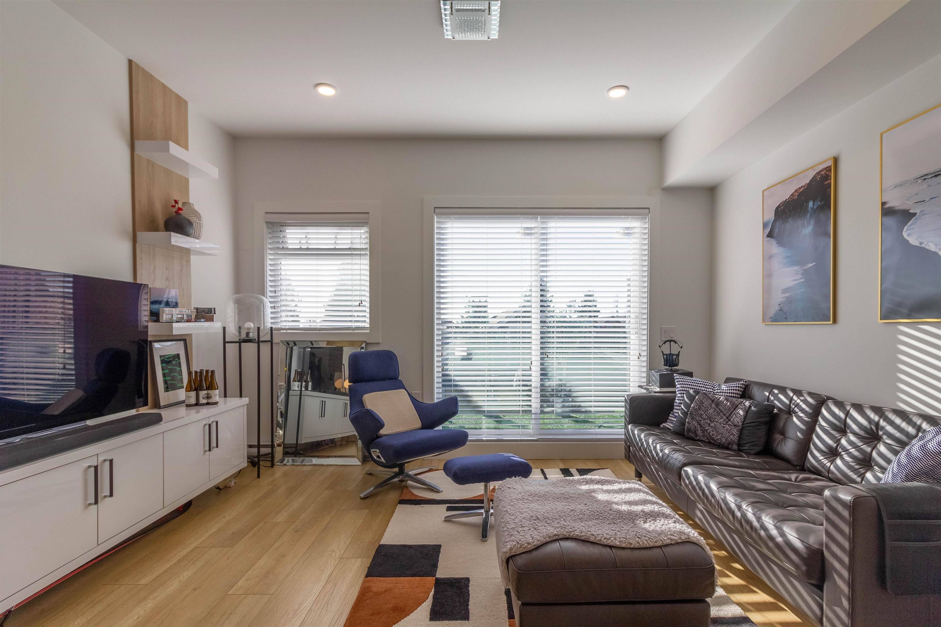 Burnaby, BC V5J 1K2,6288 Beresford ST #16