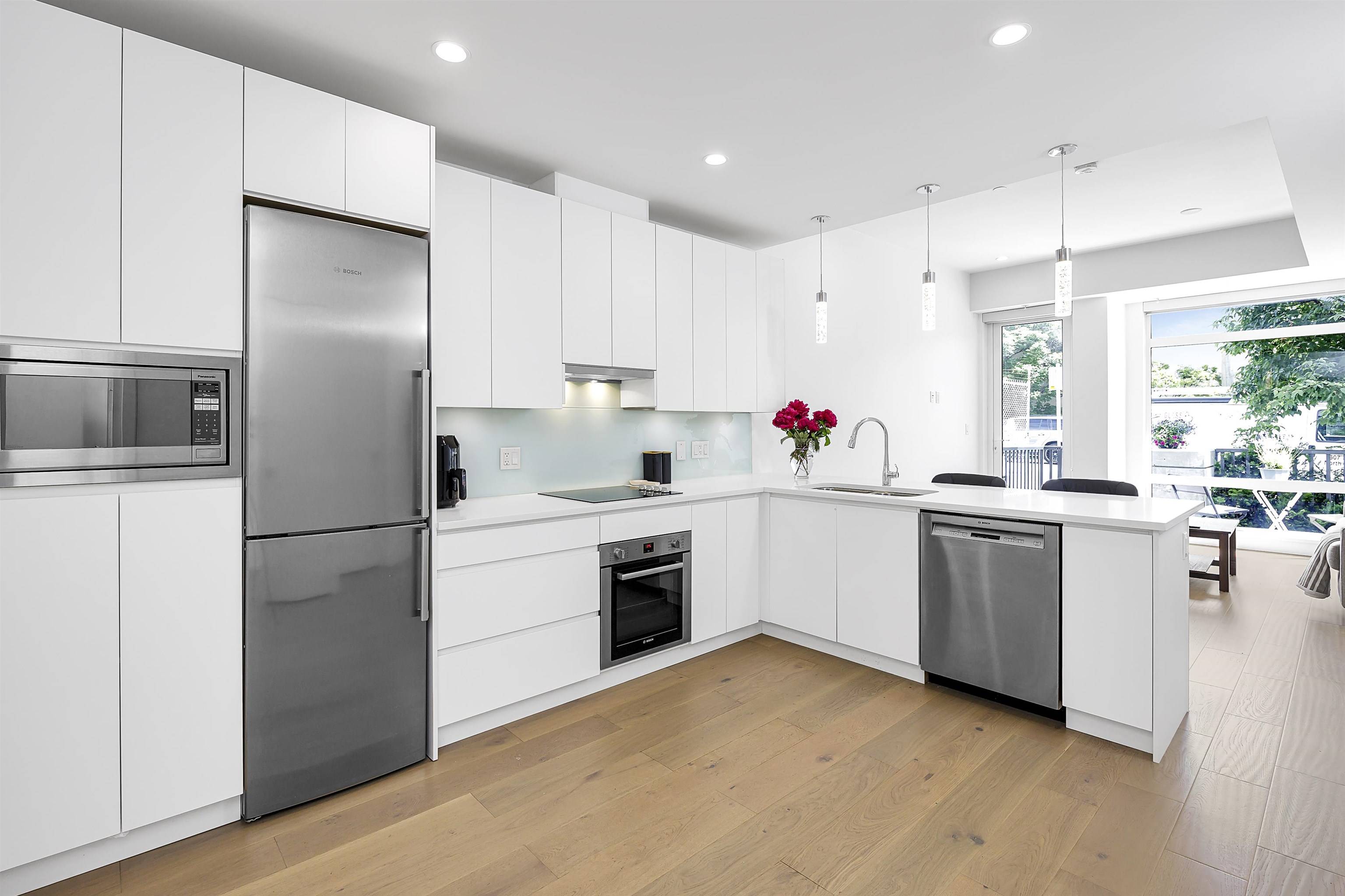 North Vancouver, BC V7P 2Y4,1591 Bowser AVE #105