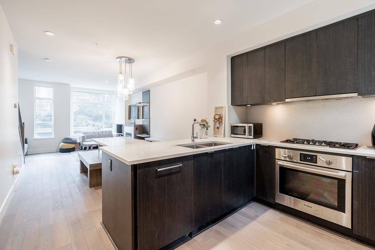 Vancouver, BC V6M 2V6,5512 Oak ST