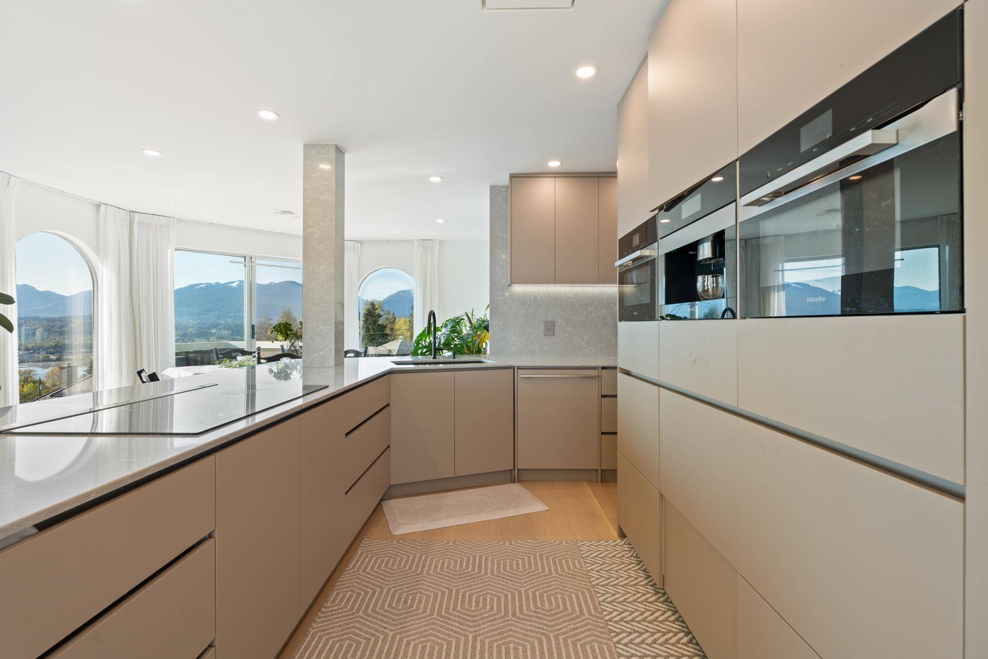 Burnaby, BC V5C 1H9,4863 Cambridge ST