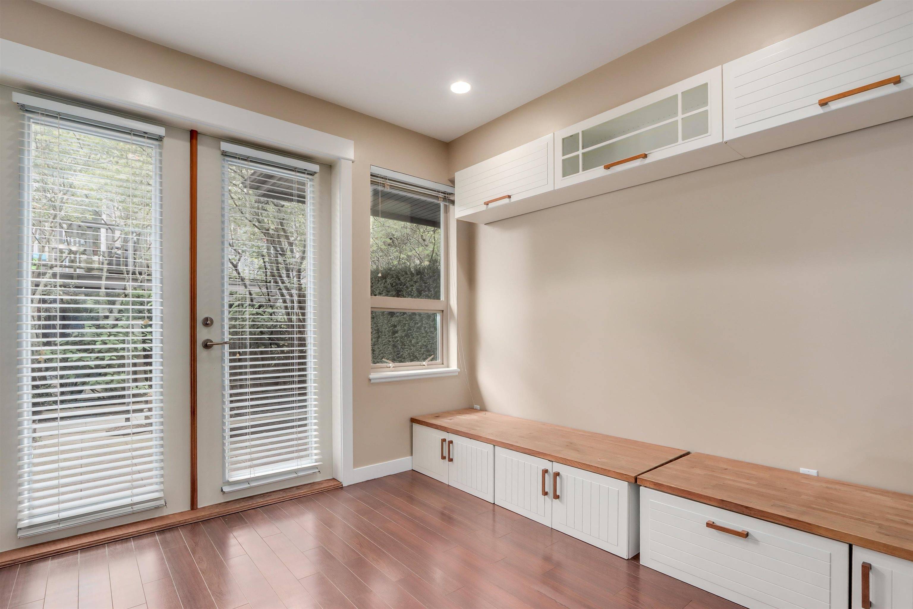 North Vancouver, BC V7L 2R6,319 E 15 ST
