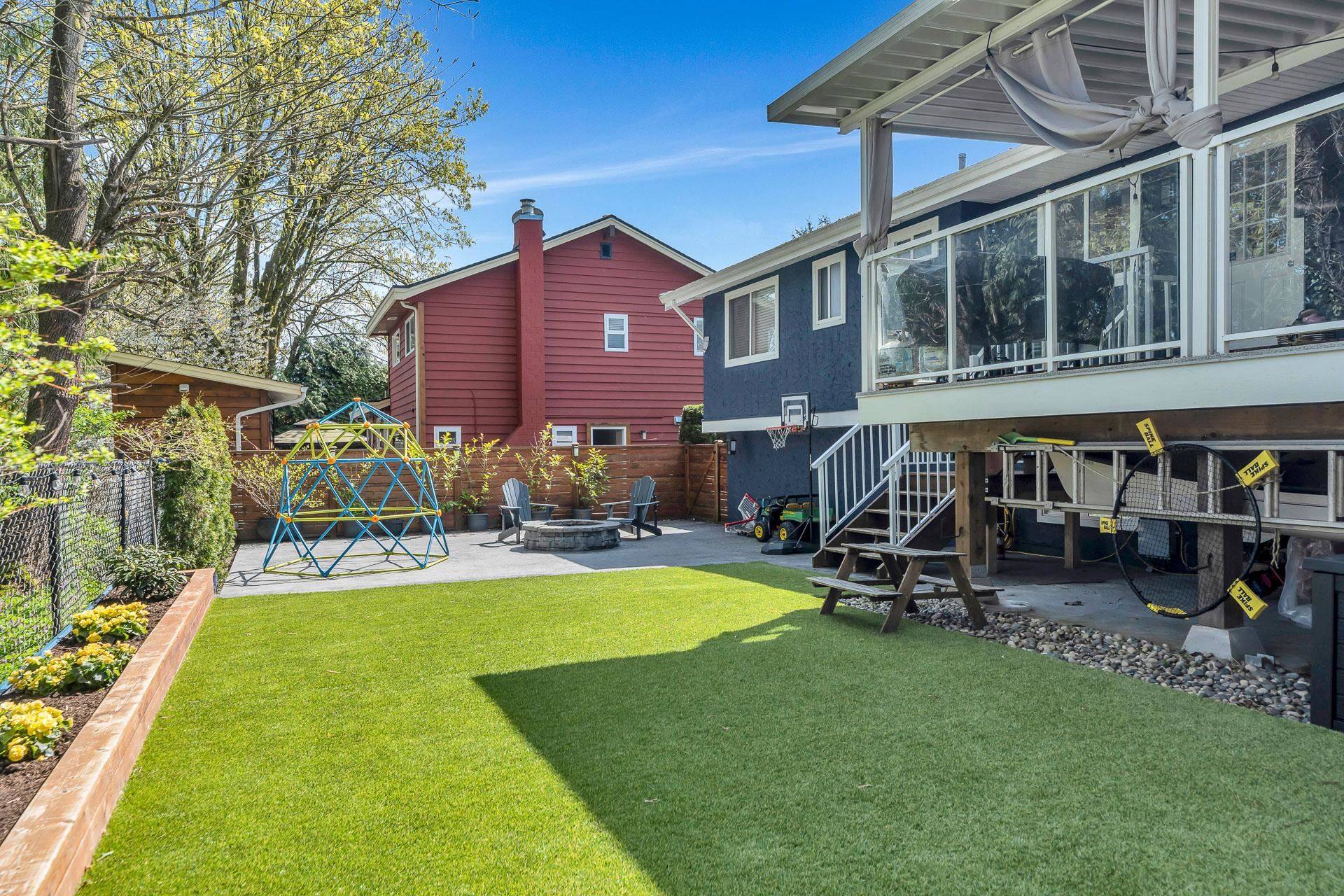Pitt Meadows, BC V3Y 1N8,19757 116a AVE