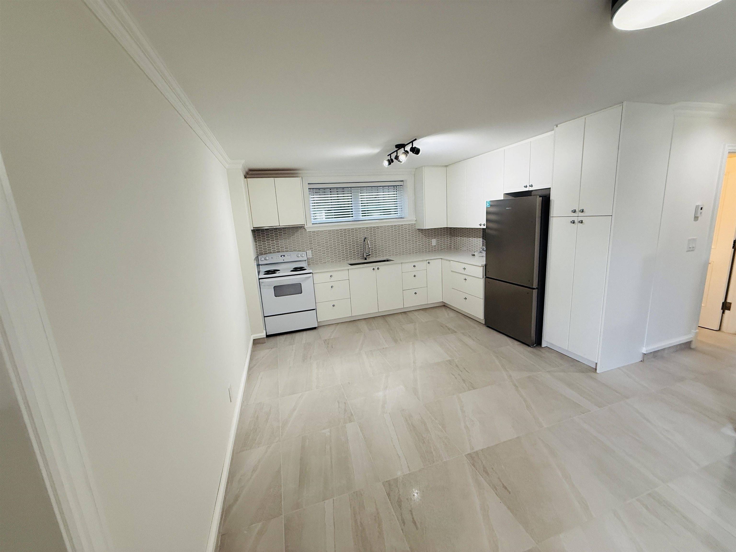 Burnaby, BC V5J 2C5,5993 Rumble ST #Basement Suite