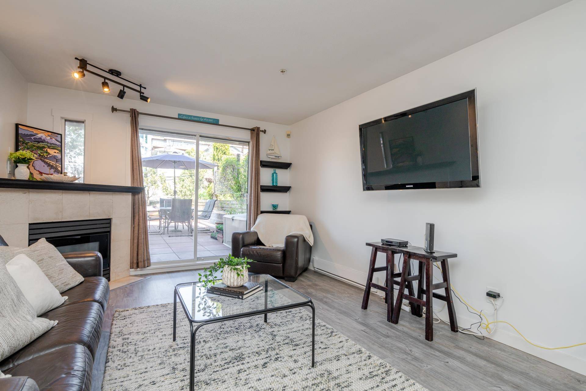 White Rock, BC V4B 1C3,14965 Marine DR #202