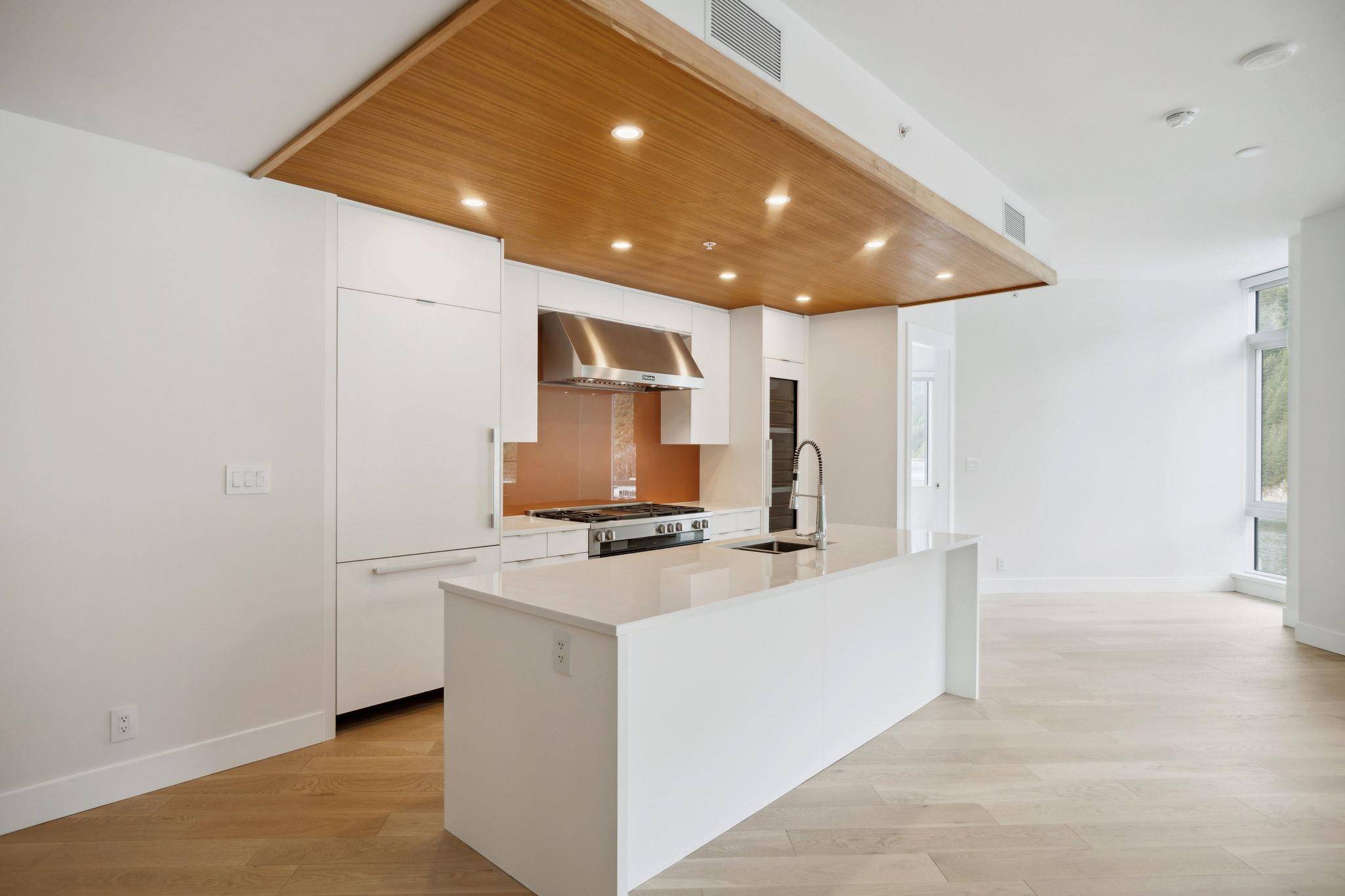 West Vancouver, BC V7W 0A4,6707 Nelson AVE #802