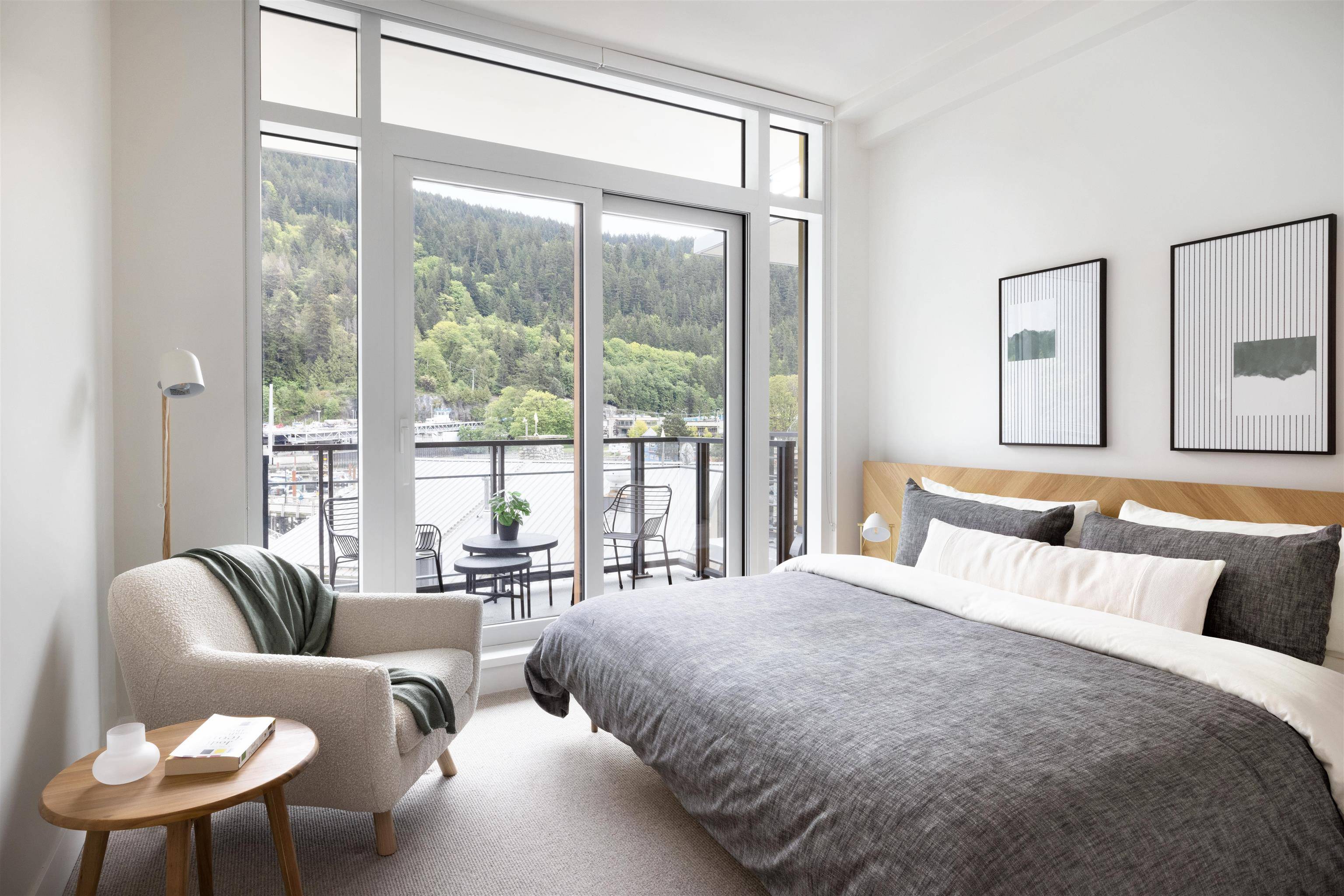West Vancouver, BC V7W 0A4,6707 Nelson AVE #208