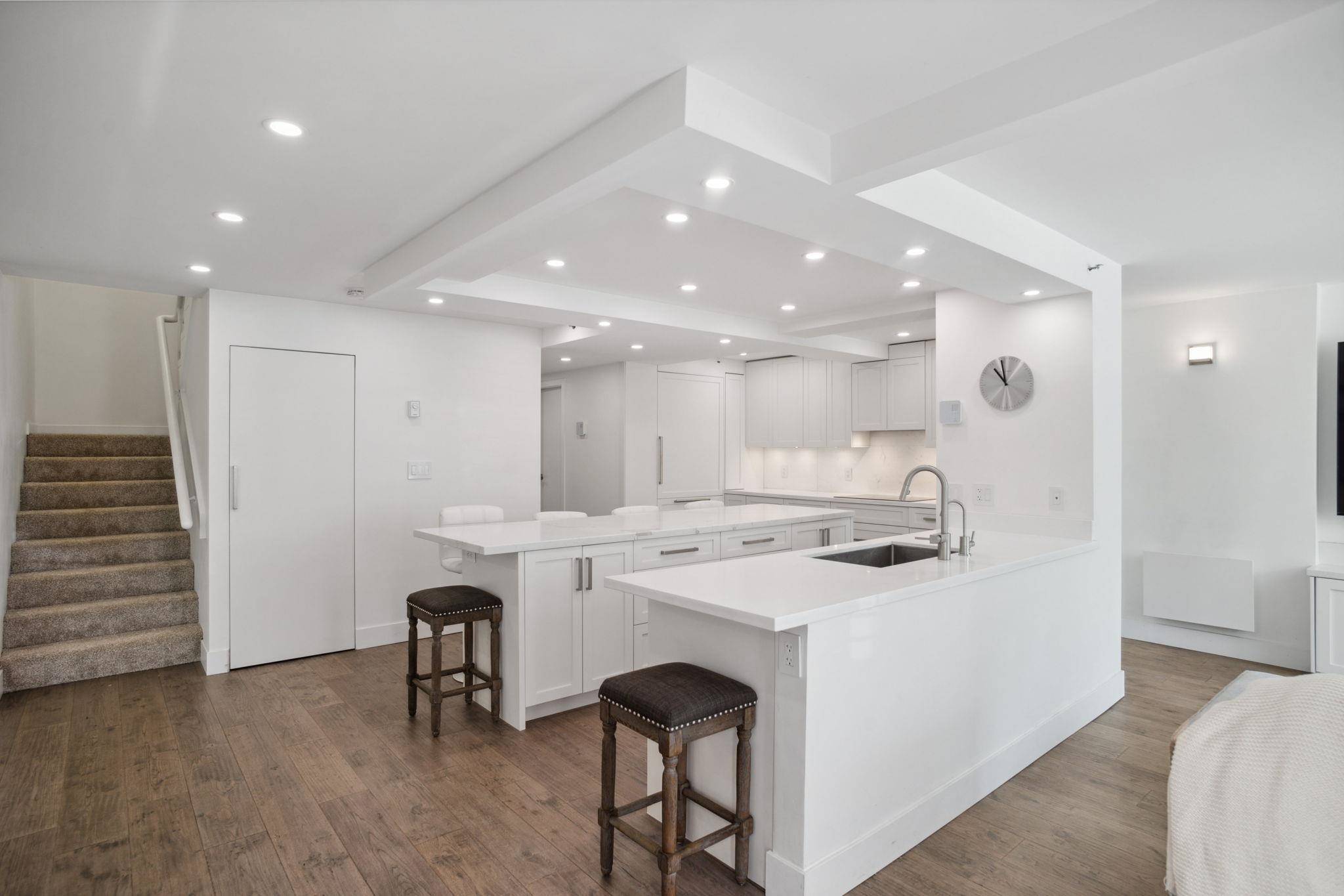 Vancouver, BC V6Z 2P8,1501 Howe ST #T14