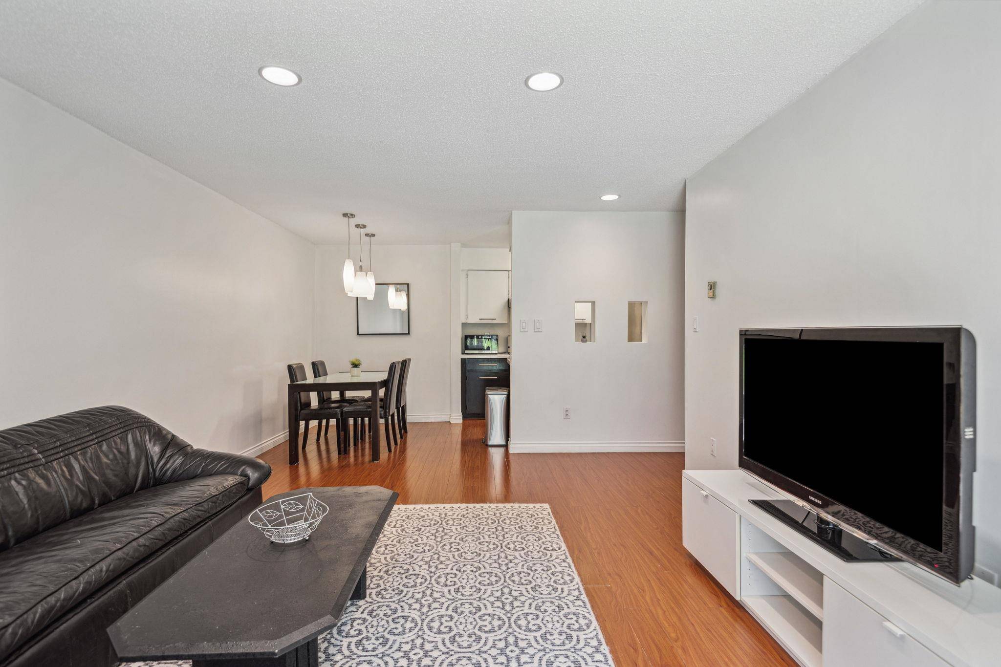 Burnaby, BC V3N 4P5,9857 Manchester DR #101