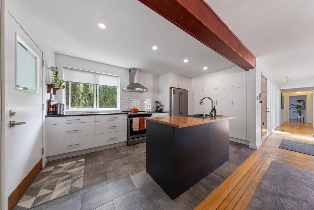 North Vancouver, BC V7R 2B3,931 Belvista CRES