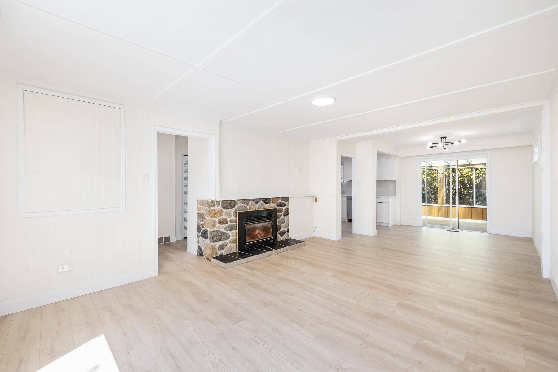 West Vancouver, BC V7T 2A9,1235 Jefferson AVE